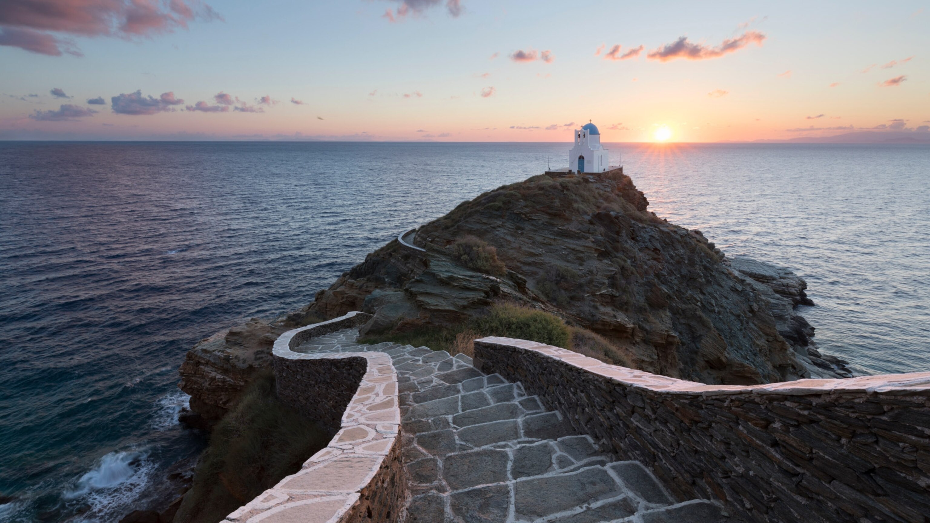 Explore 3,000-year-old hiking trails on this remarkable Greek island - Vimarsana News