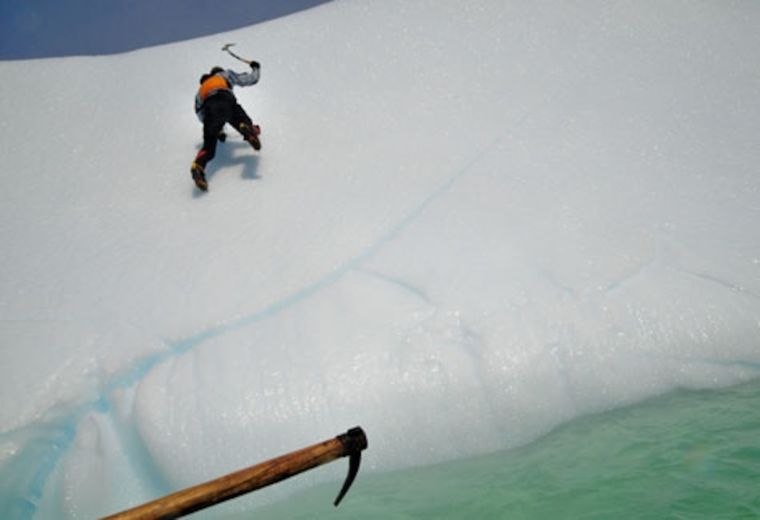 Ice-climbing-ax2