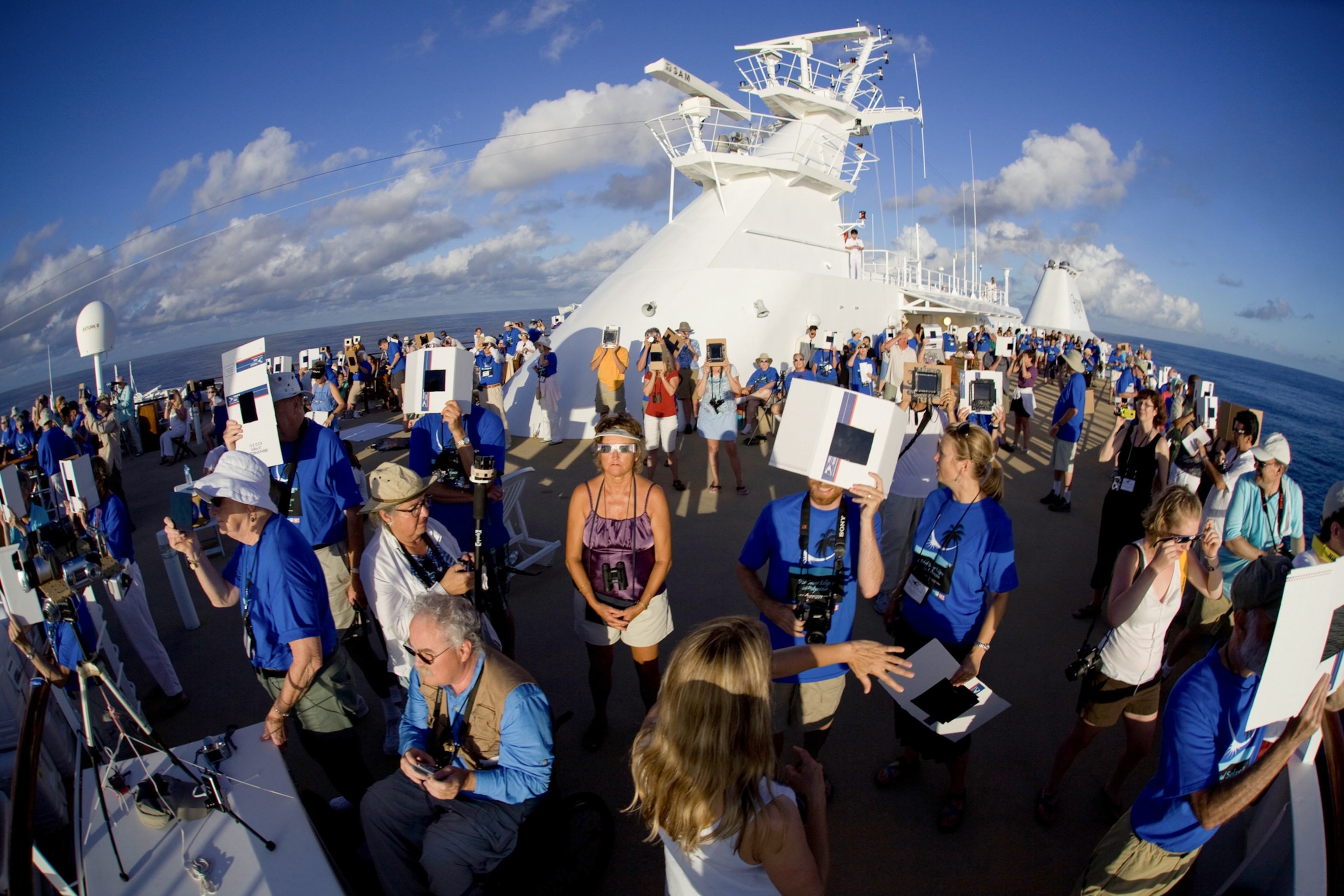 Cruise Passangers witness Total Solar Eclipse at 21 July 2009, Aitutaki Atoll, Cook Islands