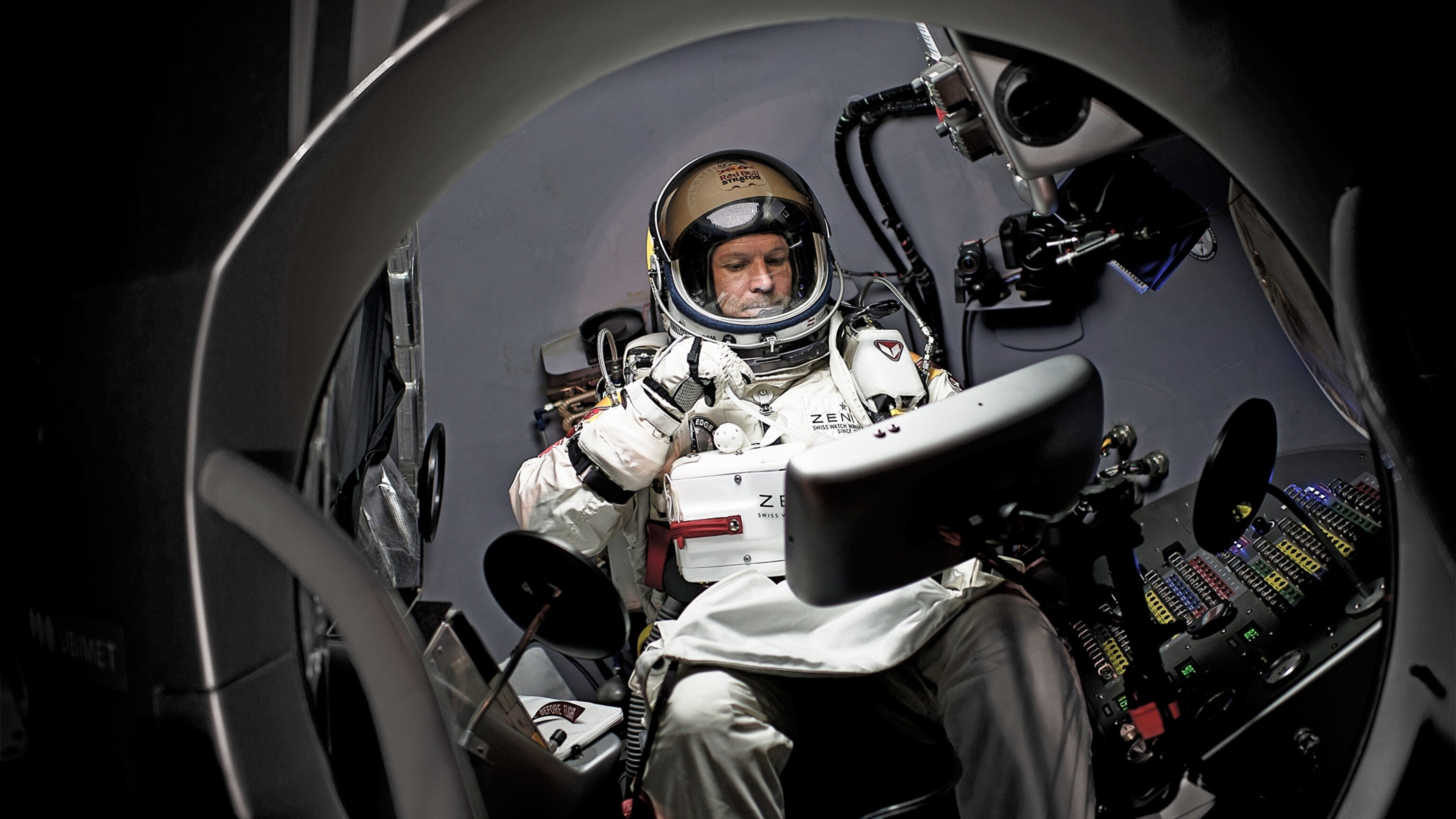 Supersonic Skydive At A Standstill Winds Ground Felix Baumgartner