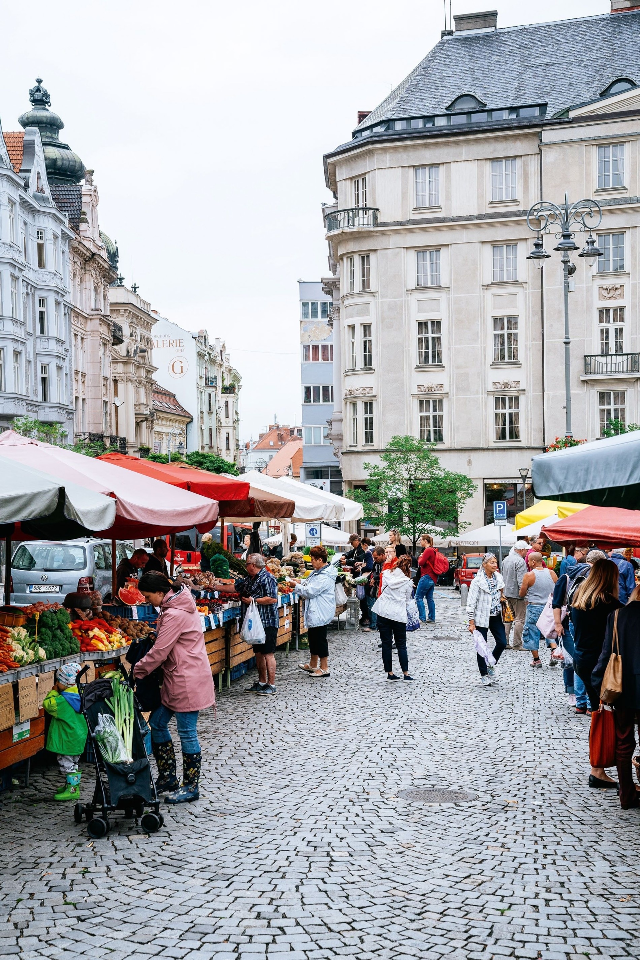 To get a taste of the city’s burgeoning gastronomic scene, start at the Cabbage Market. Trading since the 13th century, its produce, food and flower stalls are open from spring to autumn, Monday to Saturday.