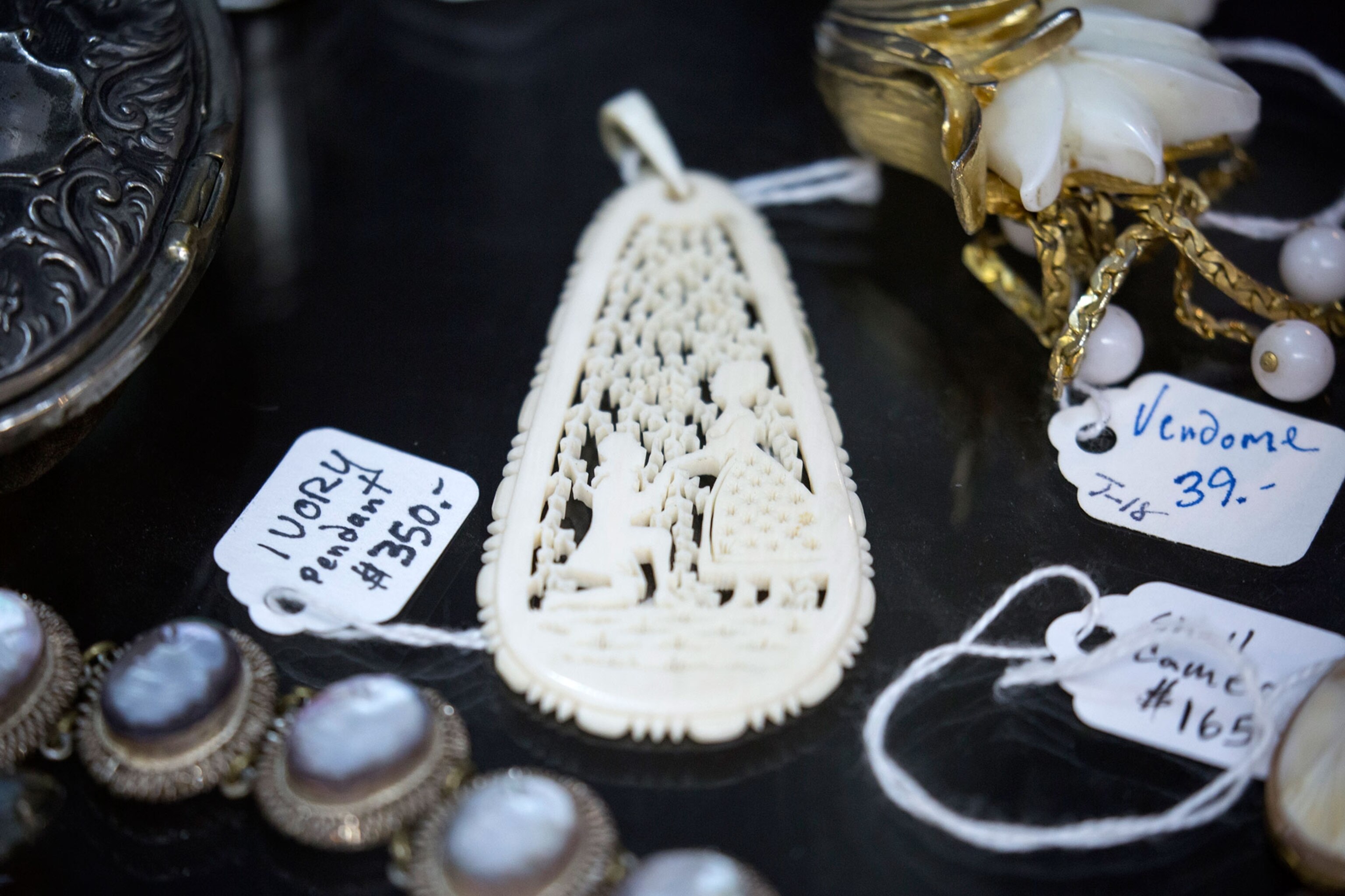 Antique Dealers Come FacetoFace With Ivory Ban