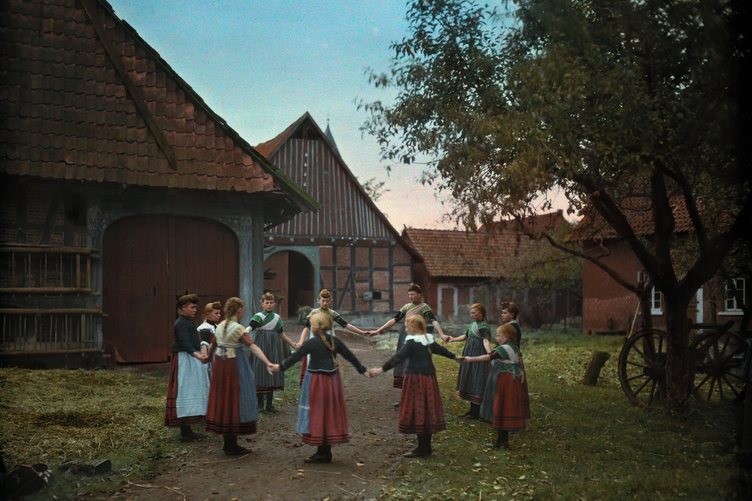 These 18 Autochrome Photos Will Transport You to Another Era