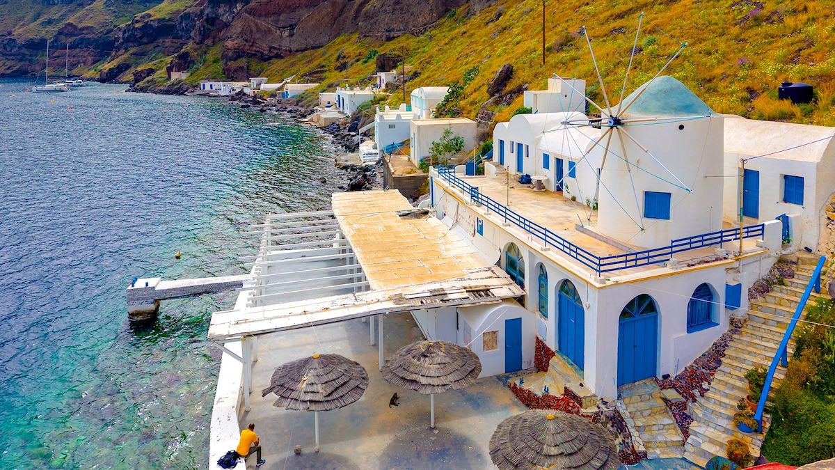 This Santorini sister island is Greece's best-kept secret