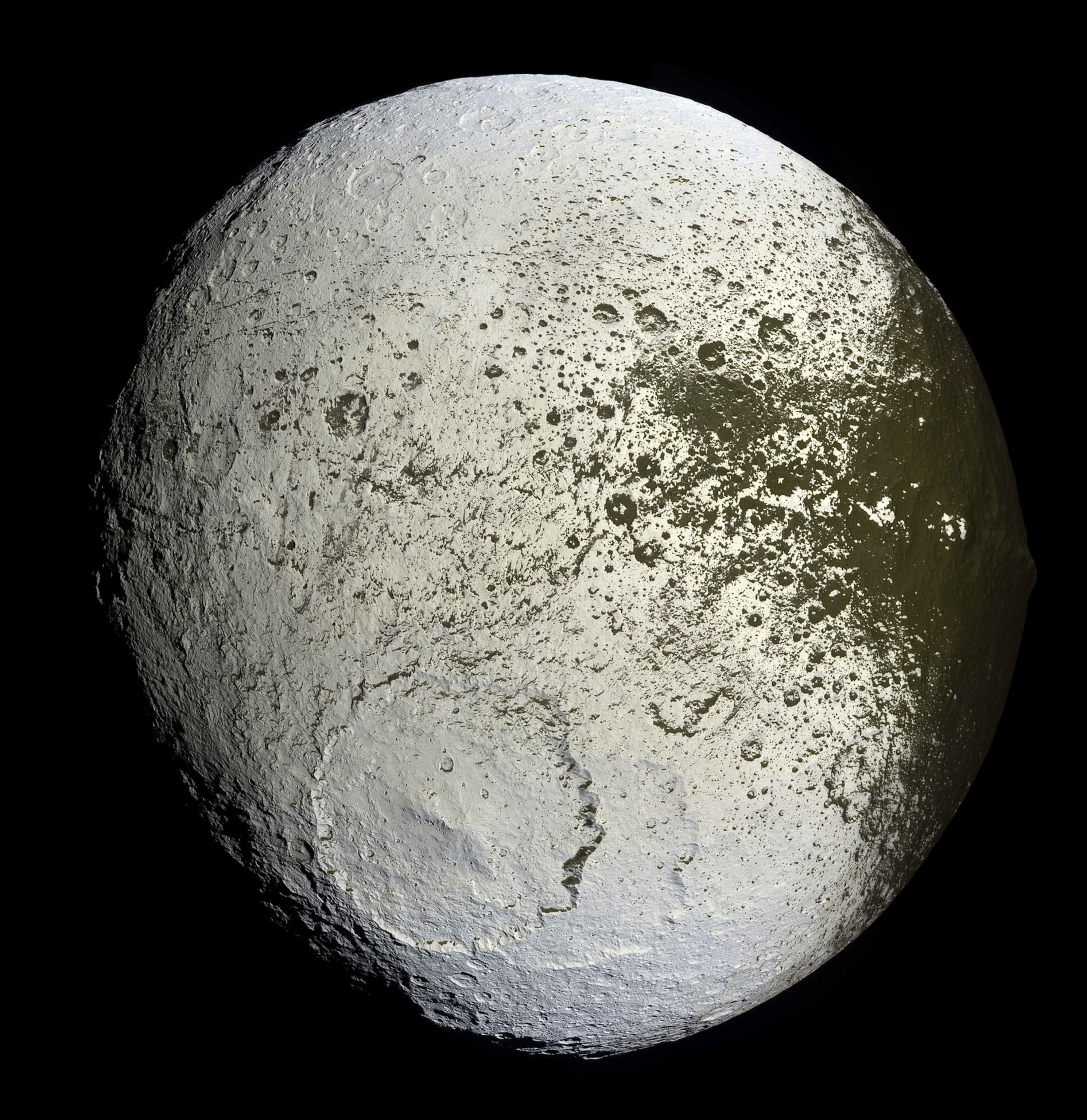 Saturn's moon Lapetus