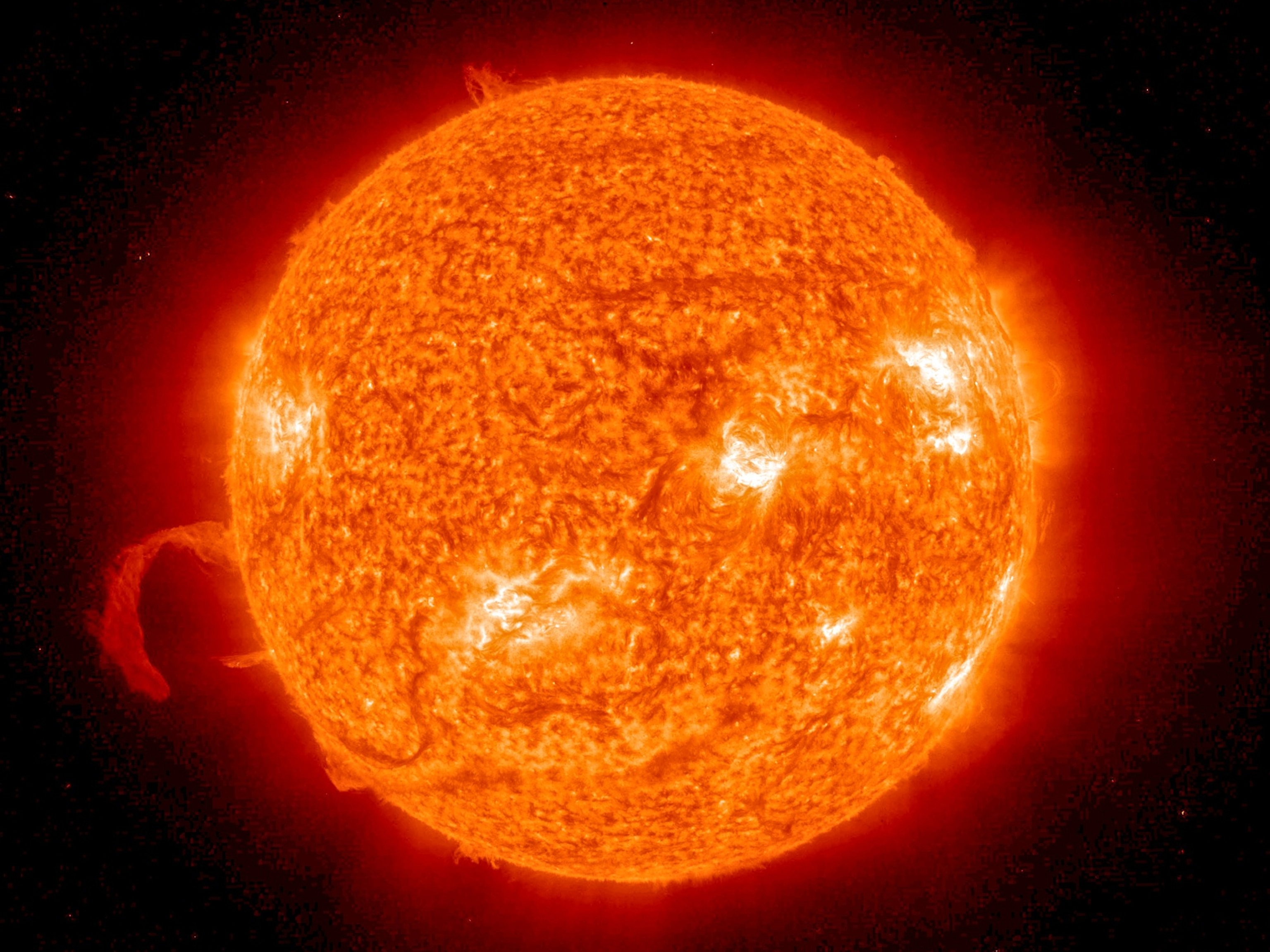 Solar prominence picture - a view of solar activity at the beginning of January 2013