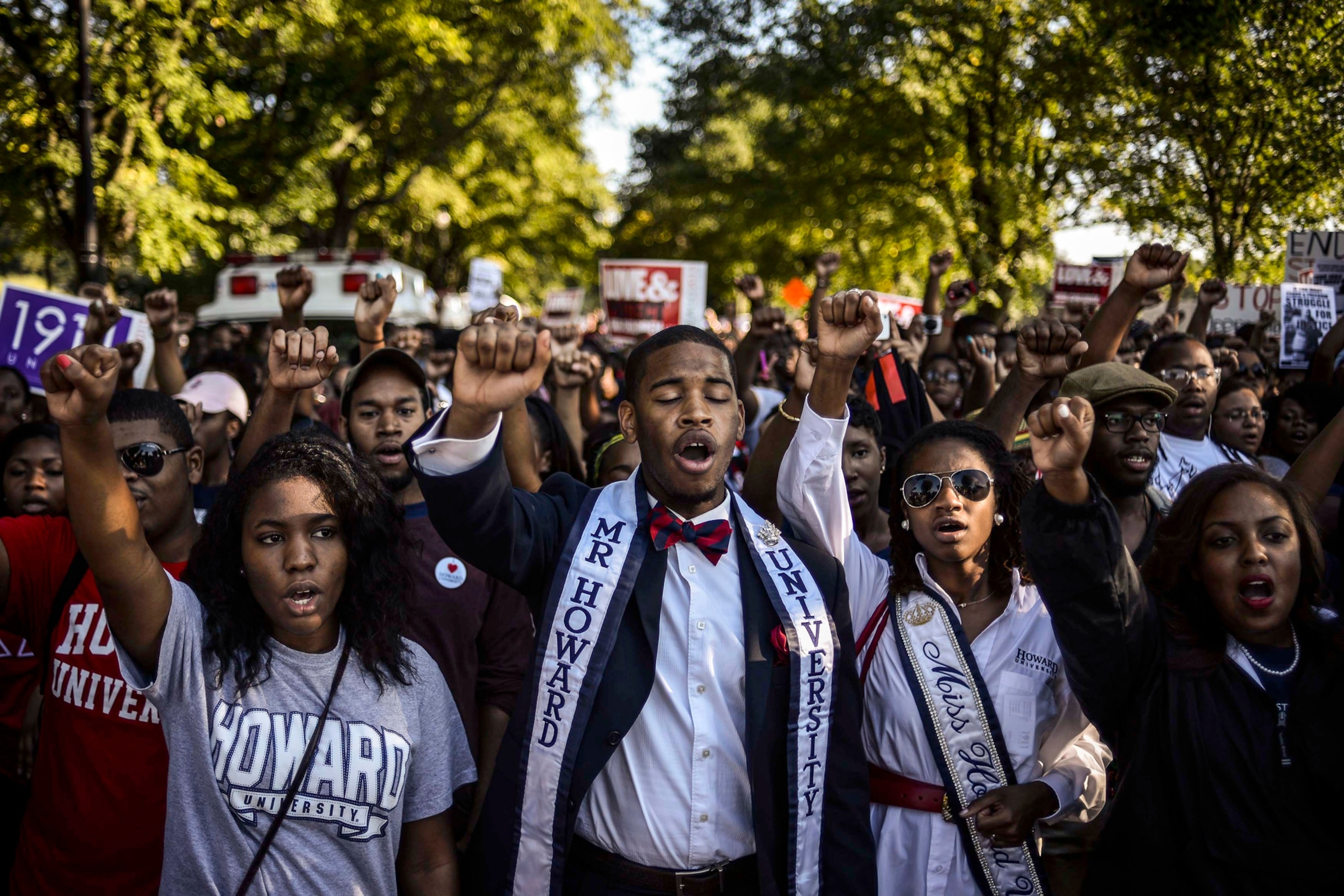 Students of Howard University march from campus to the Lincoln Memorial to participate in the Realize the Dream Rally for the 50th anniversary of the March on Washington August 24, 2013. Thousands of marchers were expected in Washington, D.C. on Saturday to commemorate the 50th anniversary of the Rev. Martin Luther King Jr.'s "I have a dream" speech and to urge action on jobs, voting rights and gun violence. REUTERS/James Lawler Duggan (UNITED STATES - Tags: POLITICS ANNIVERSARY CIVIL UNREST TPX IMAGES OF THE DAY) - RTX12V5L