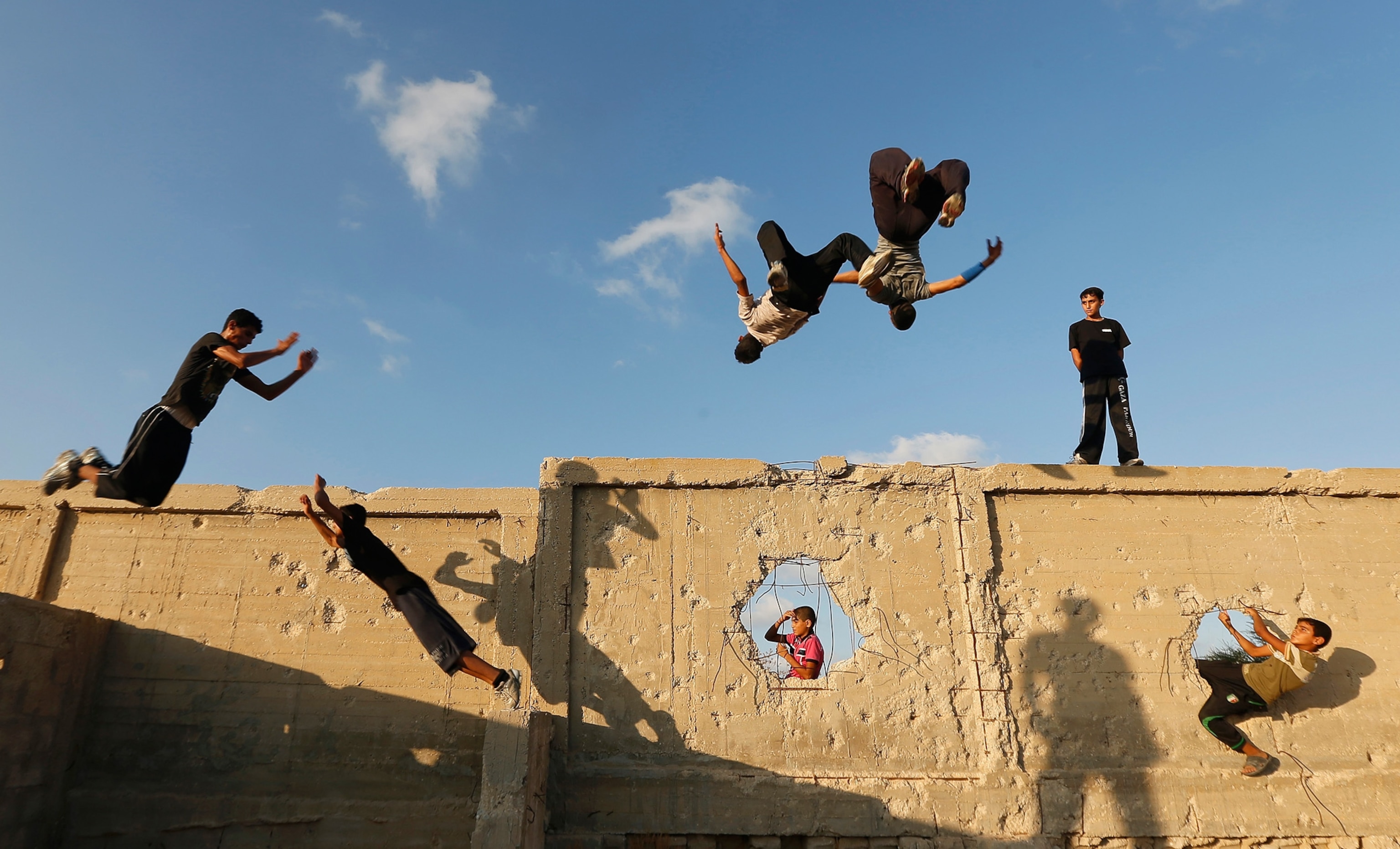 parkour picture - Palestinians in the Gaza Strip, from gallery of best photos of the month (pictures we love)