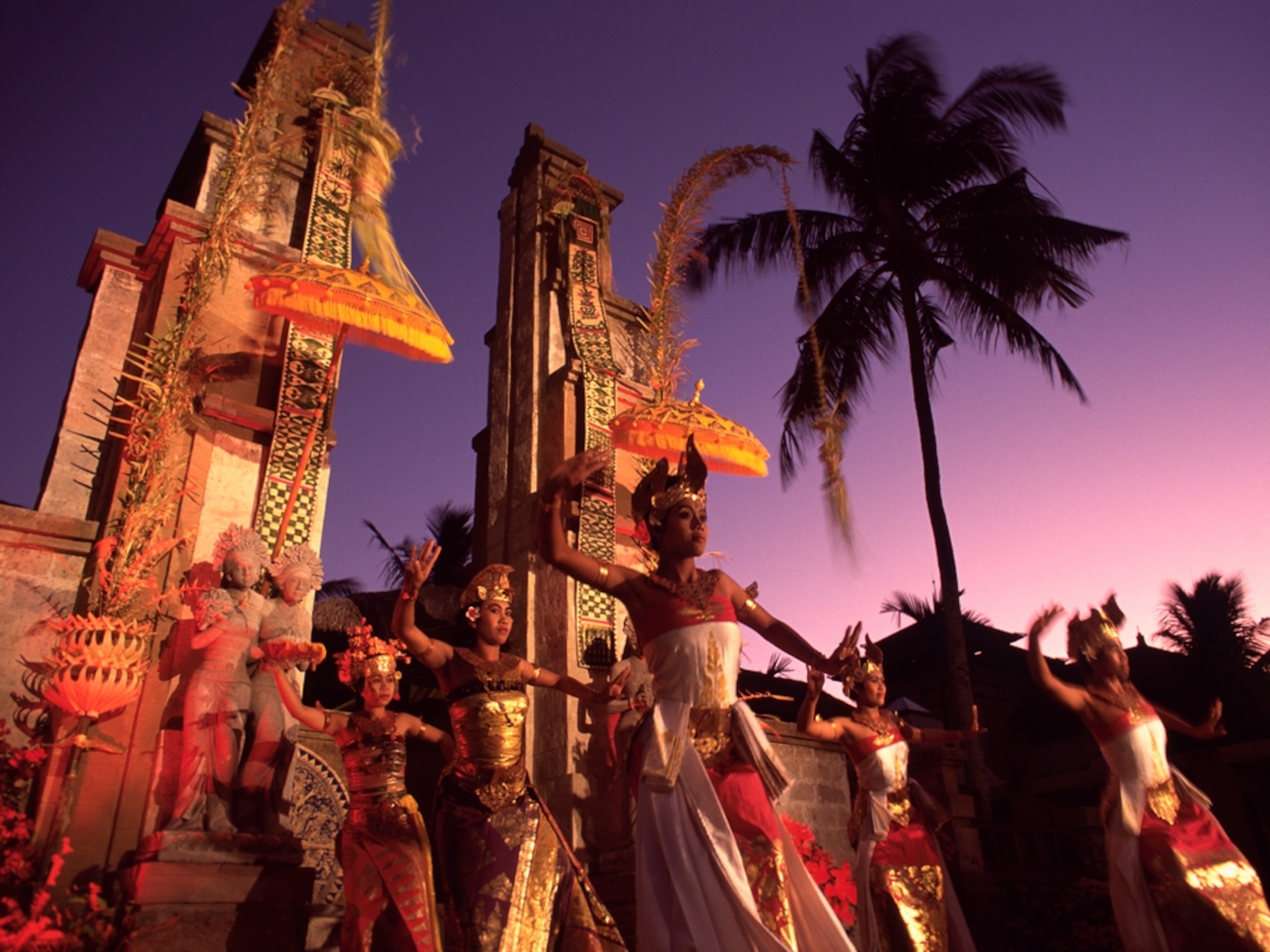 Traditional Balinese dancers