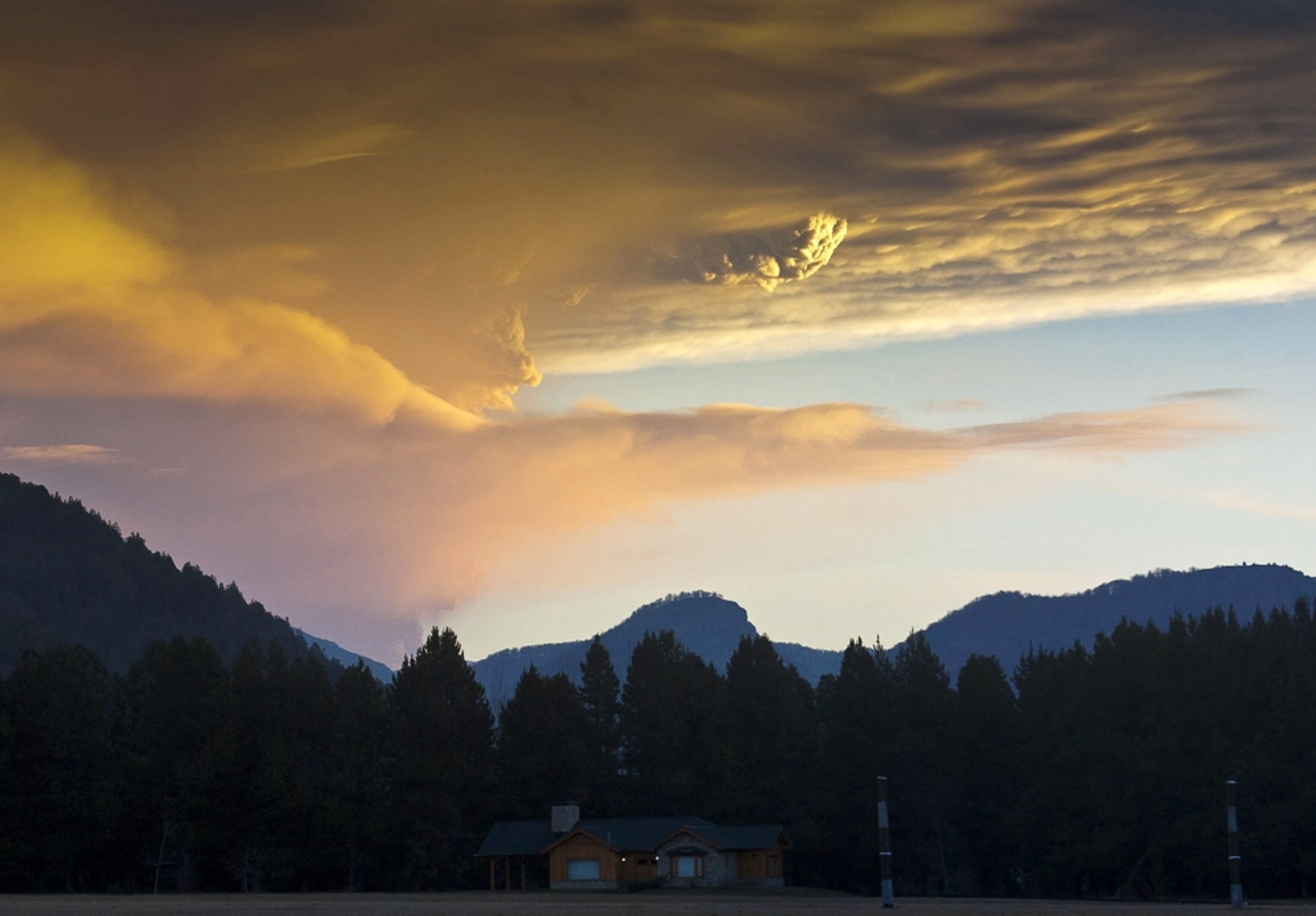 volcano picture: ash-infused sunset over Patagonia, Argentina, due to Chile's Puyehue eruption