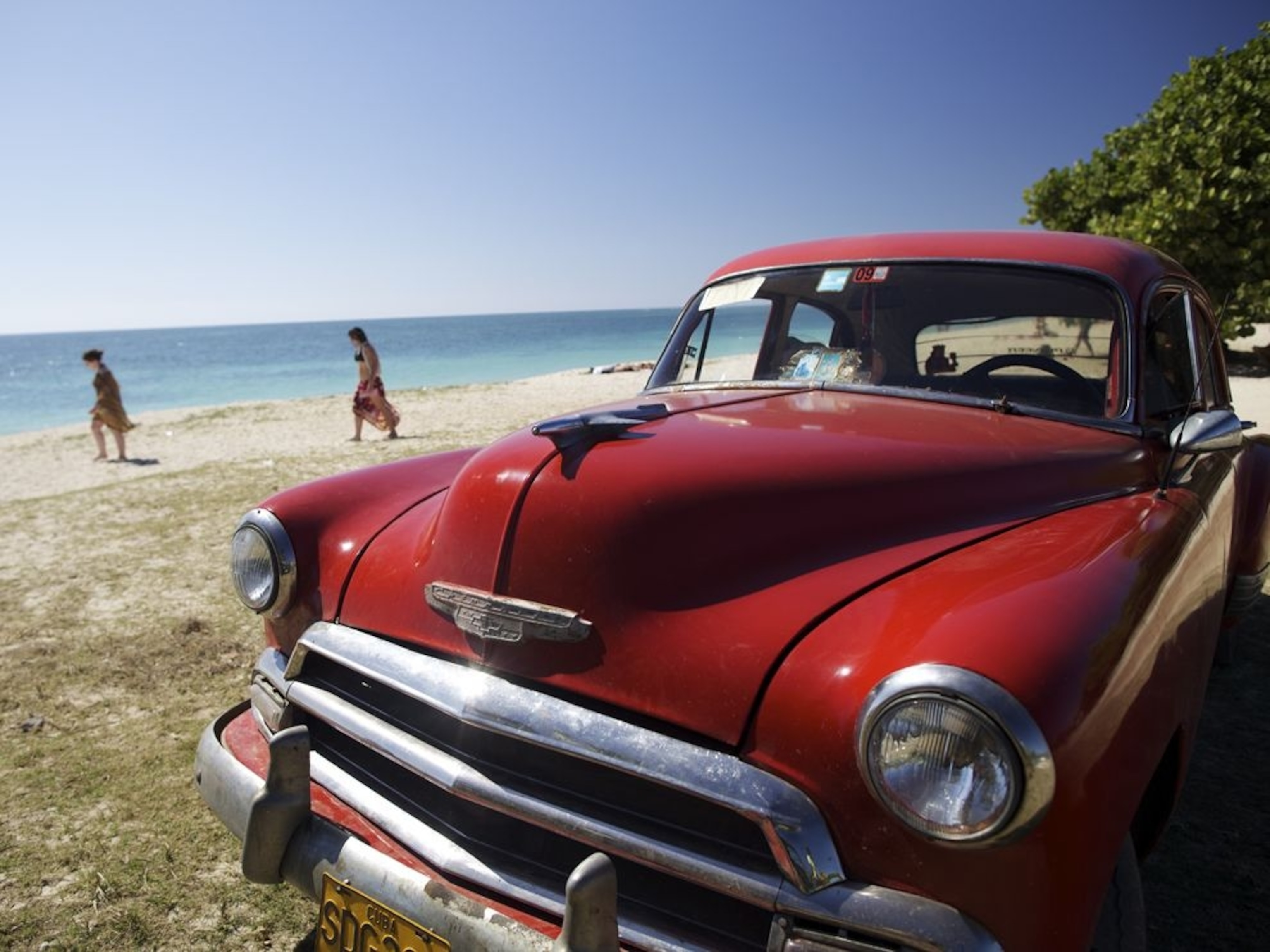 an old car on Playa Ancón beach