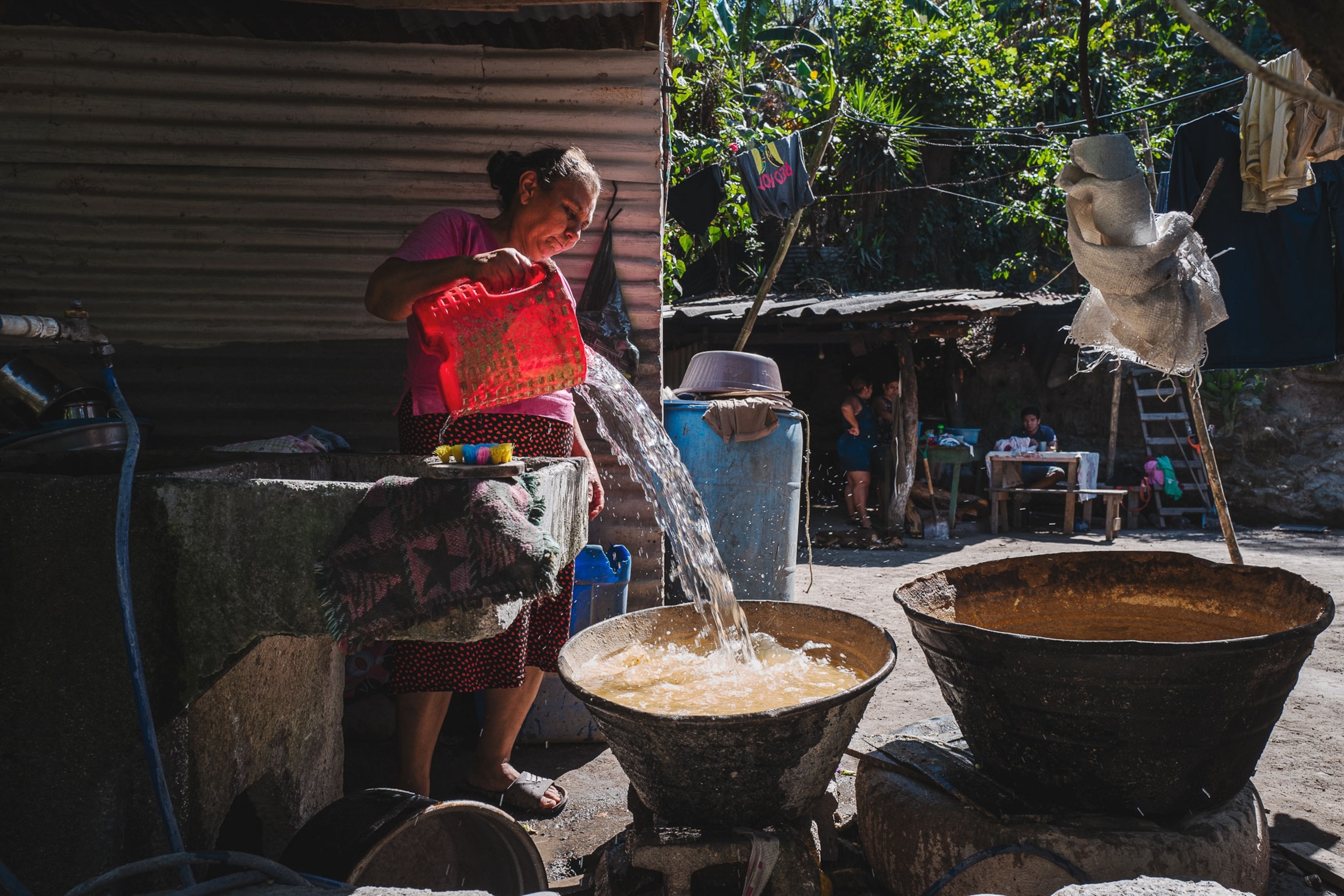 a woman cleans corn in El Salvador