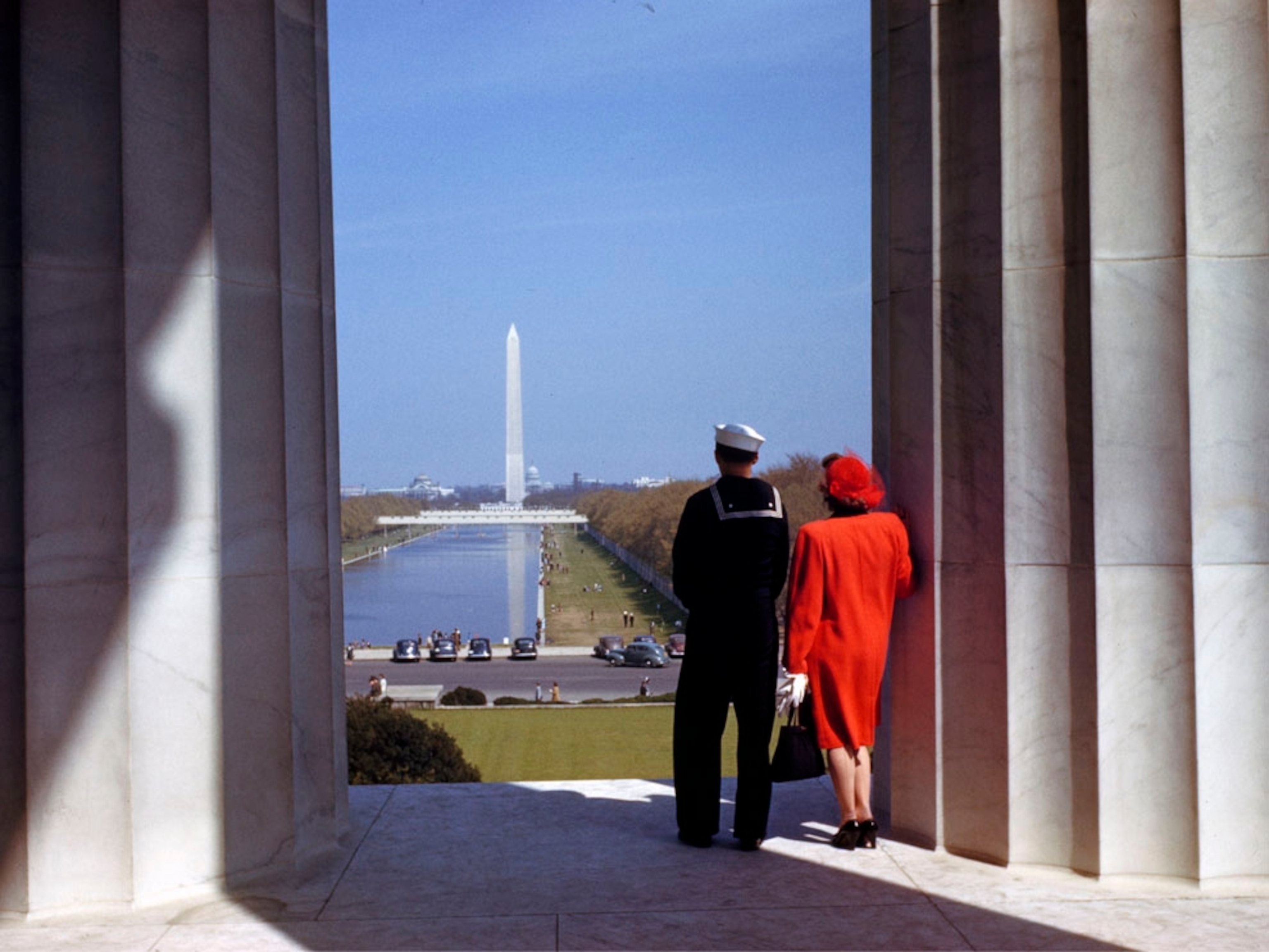 A man and woman at the Lincoln Memorial