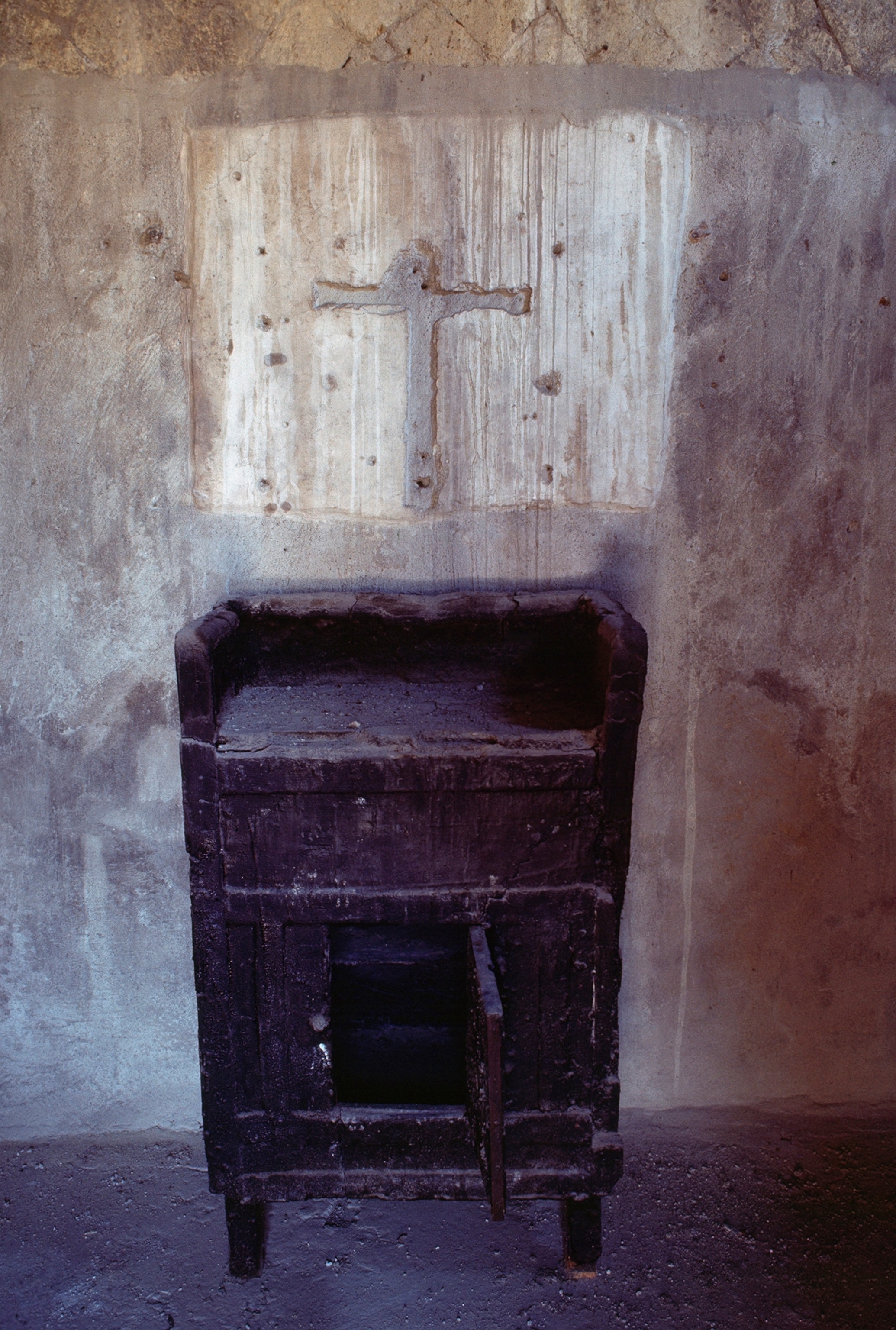 An imprint is found in home that was buried by Mount Vesuvius' ash.