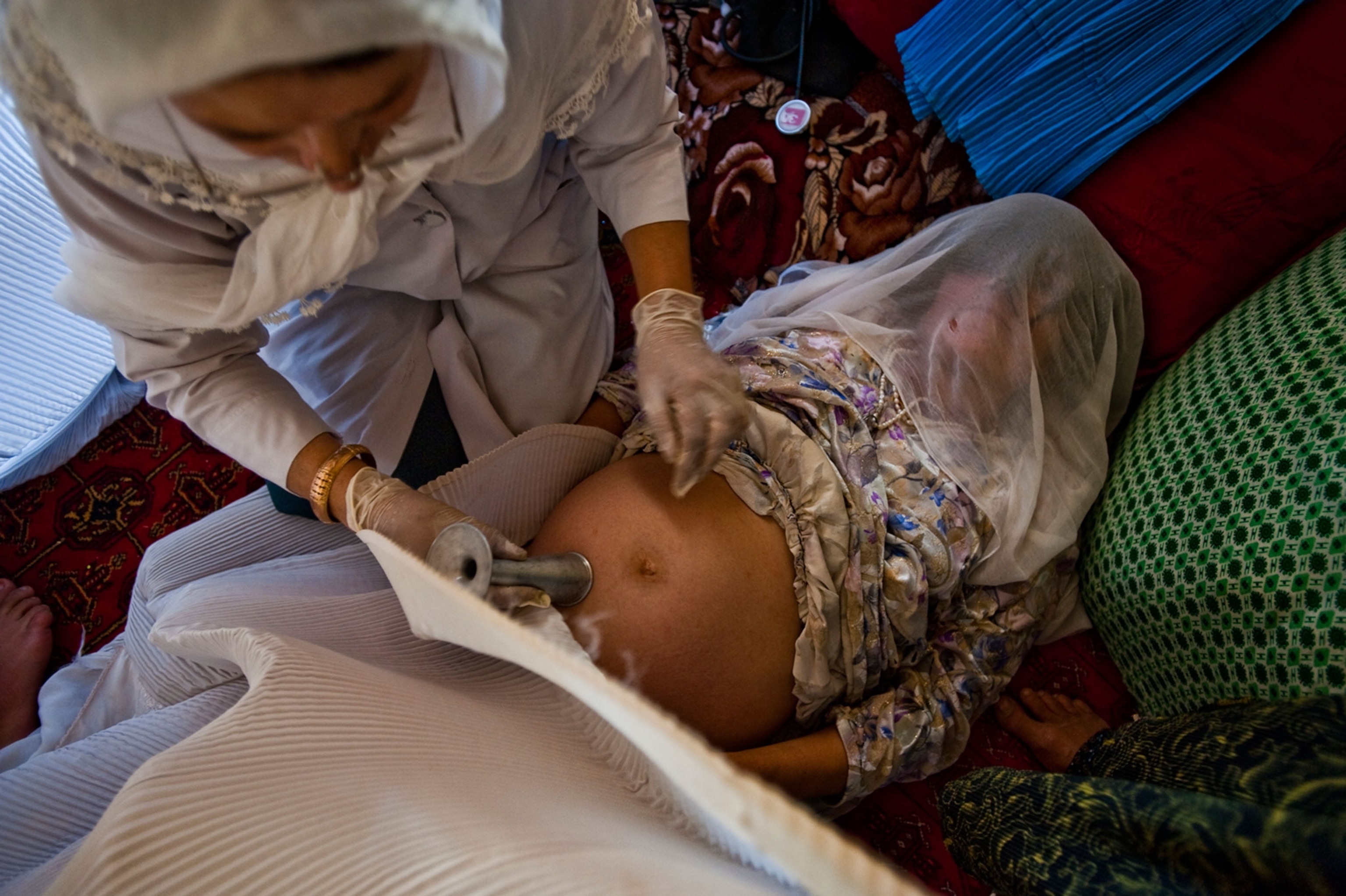 woman receiving prenatal care