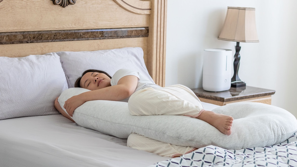 The best body pillows for every type of sleeper | National Geographic