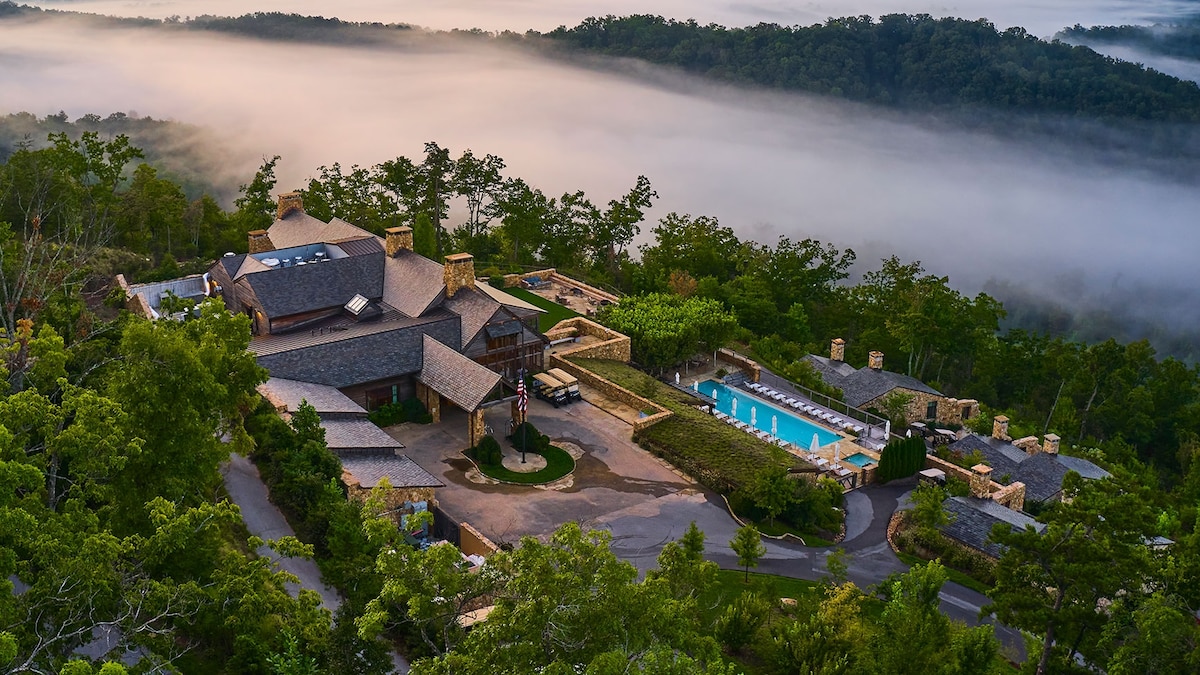 Image showcasing Travel dupes: 6 alternatives to the most popular national park lodges ...