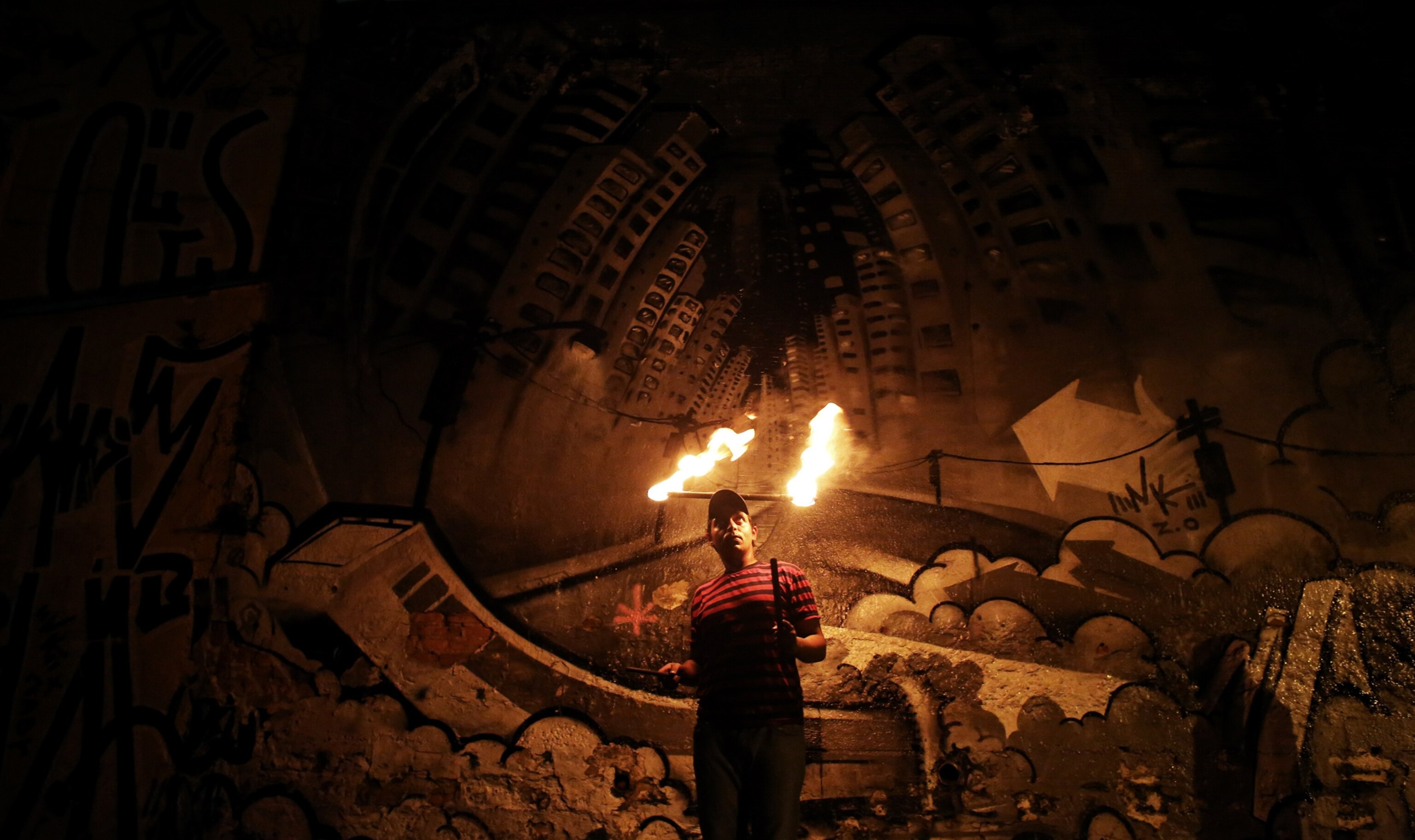Circus of the Alley - A picture of a performer juggling flaming torches in São Paulo, Brazil