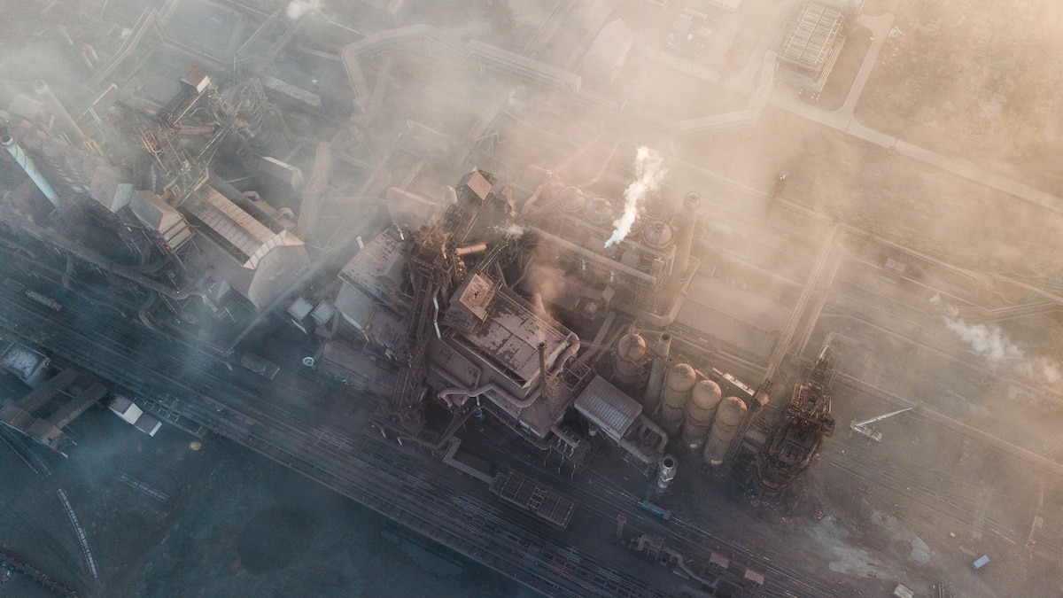 Inside a Ukrainian war zone, another fight rages—for clean air
