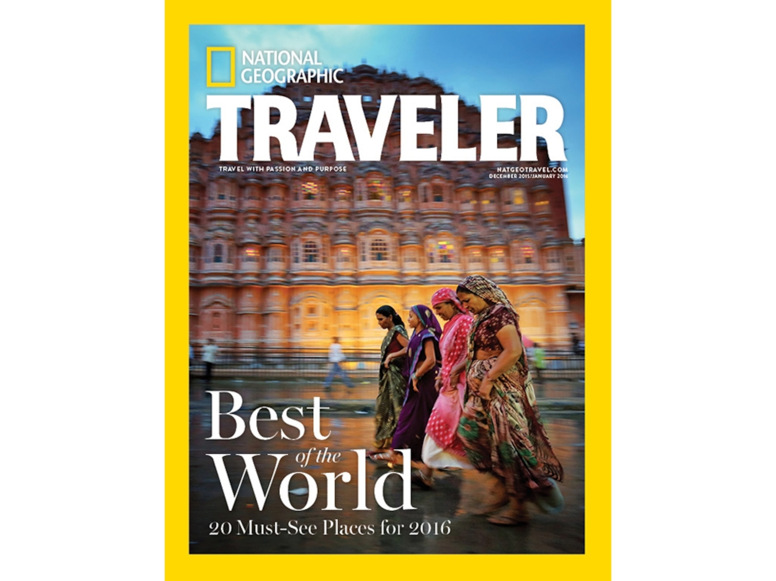 women in front of the Hawa Mahal Palace in Jaipur, India