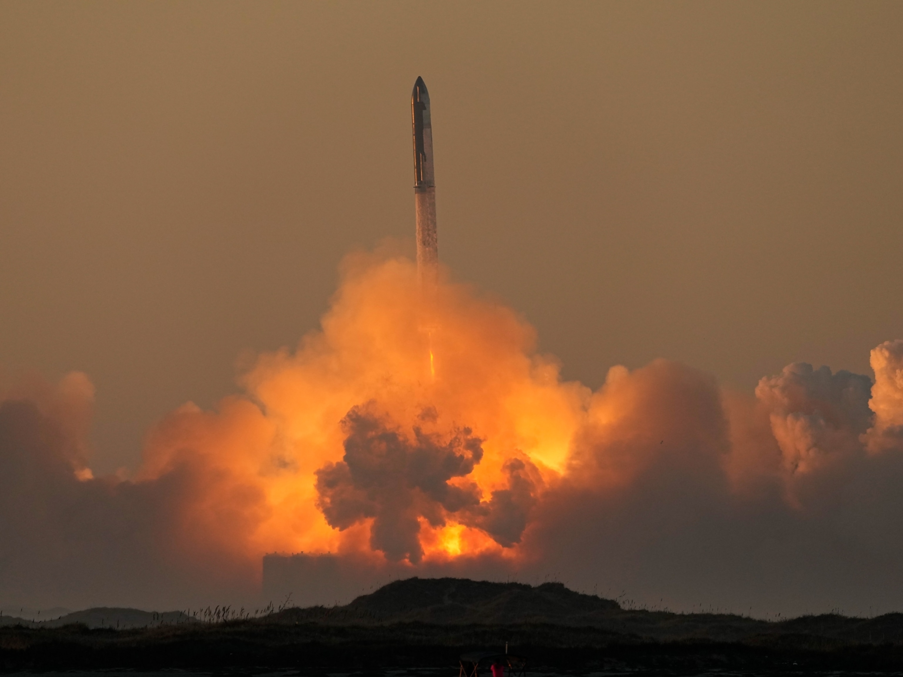 Second SpaceX Starship launch ends with explosion. What happens next?