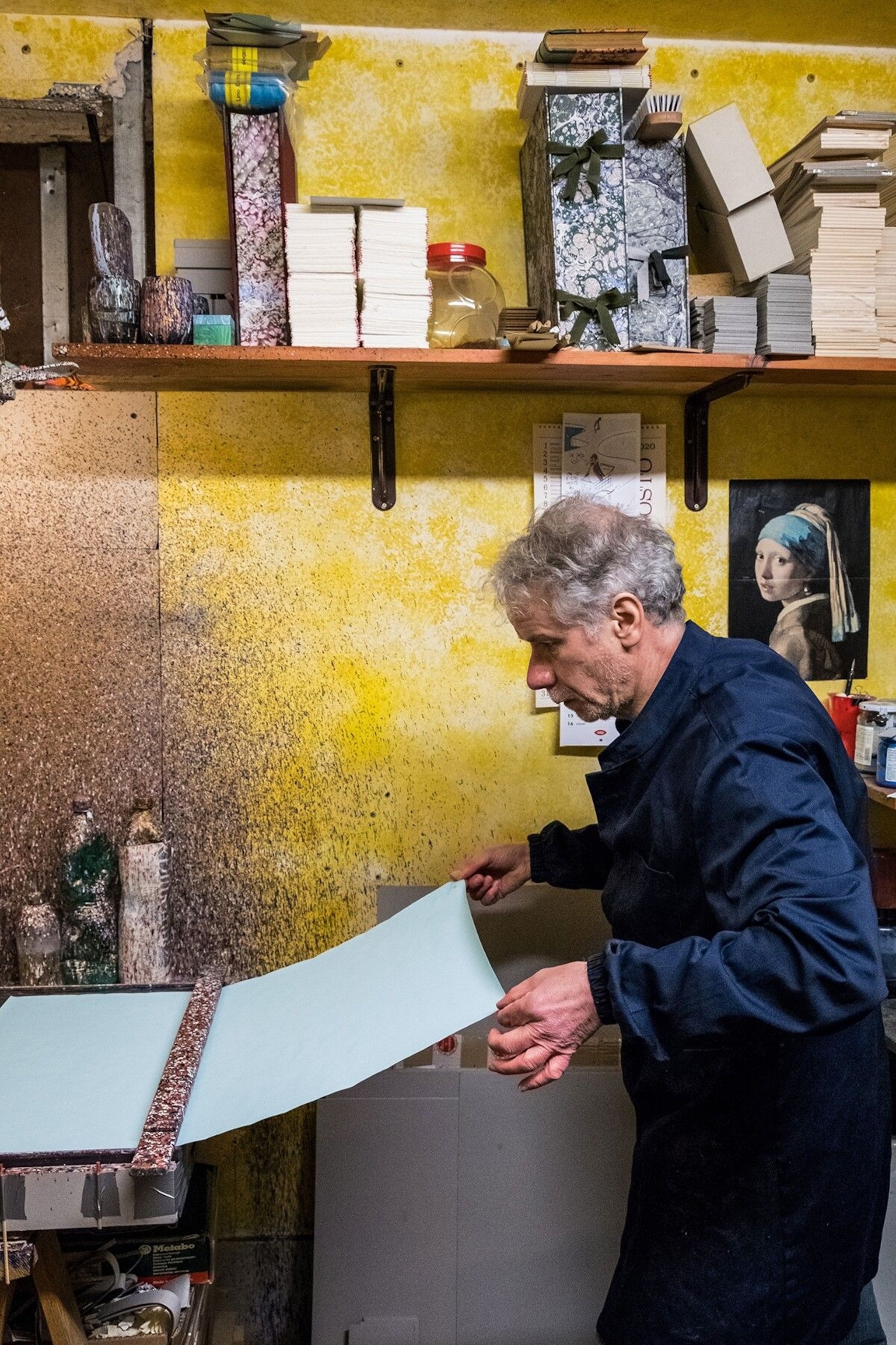 Paolo Pelosin marbles paper, a tradition that arrived in Venice in the 15th century.