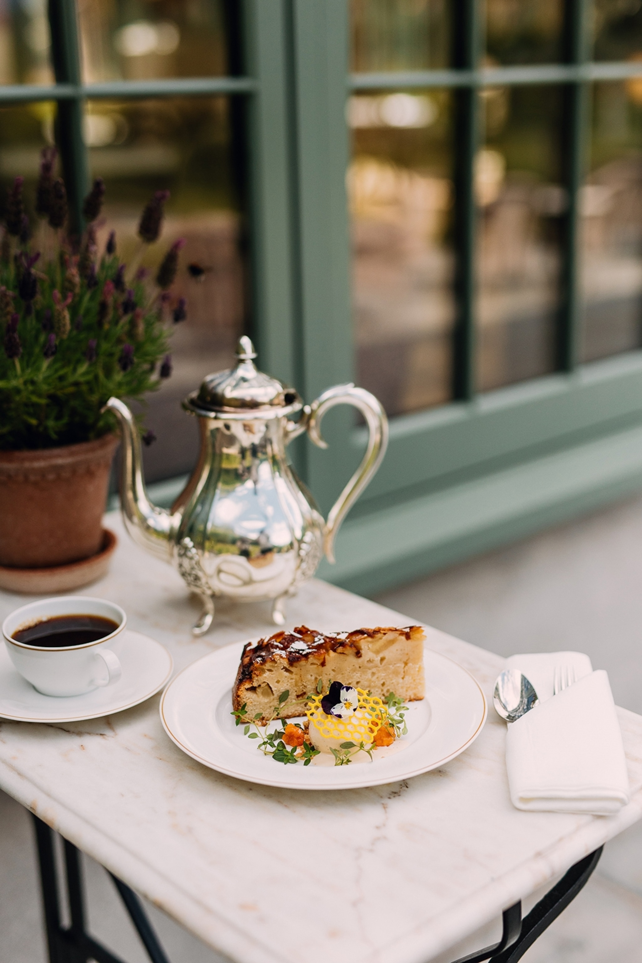 cofee and cake at a cafe