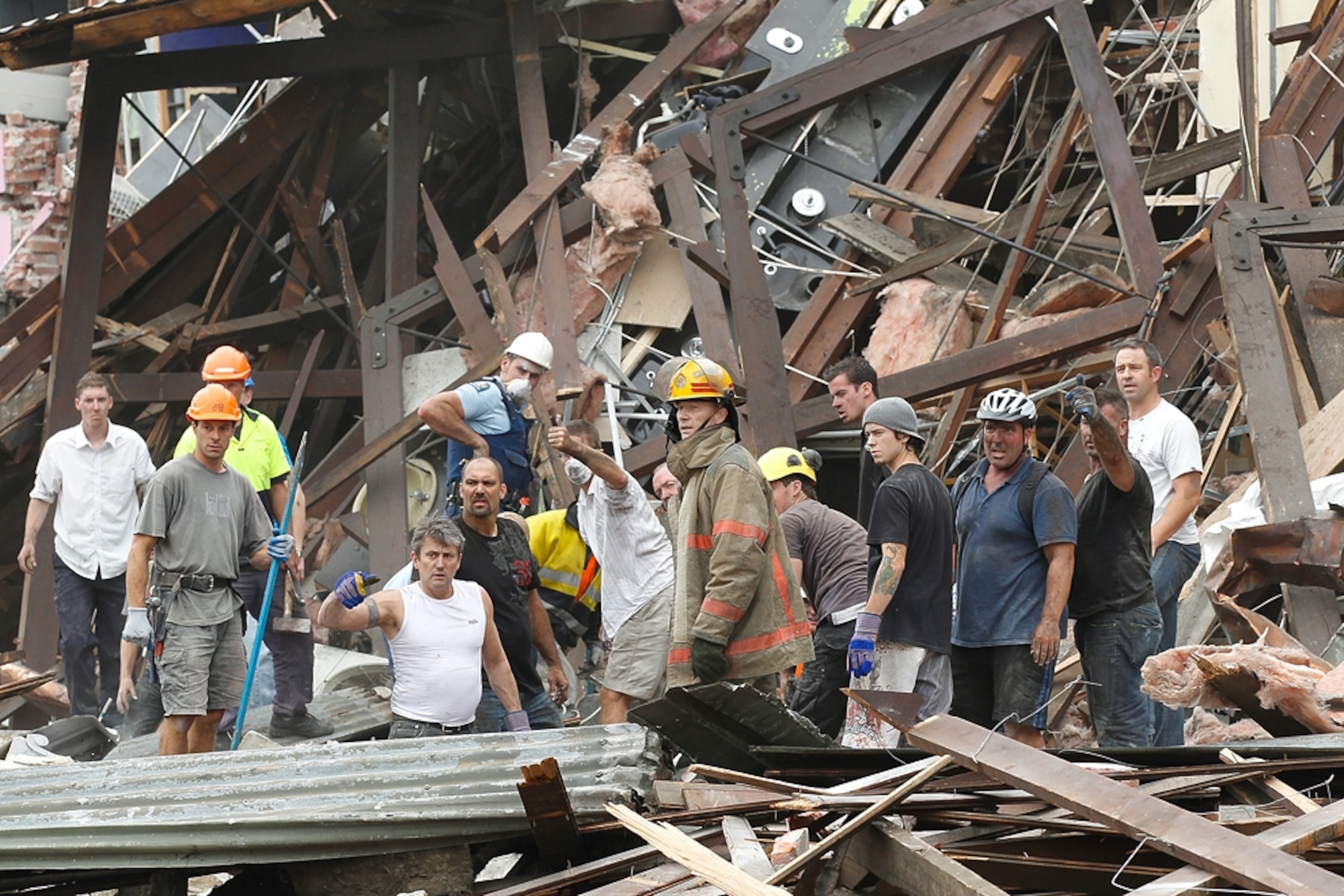 Earthquake in New Zealand (pictures): Rescuers listen for survivors after the New Zealand earthquake