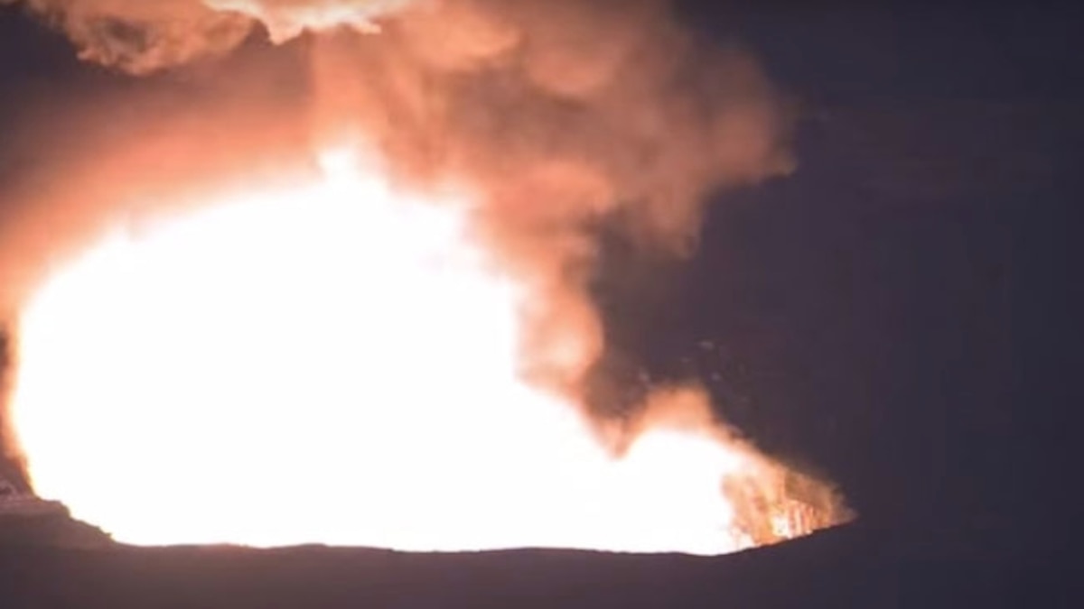 Watch an Explosive Eruption Boil a Hawaiian Lava Lake