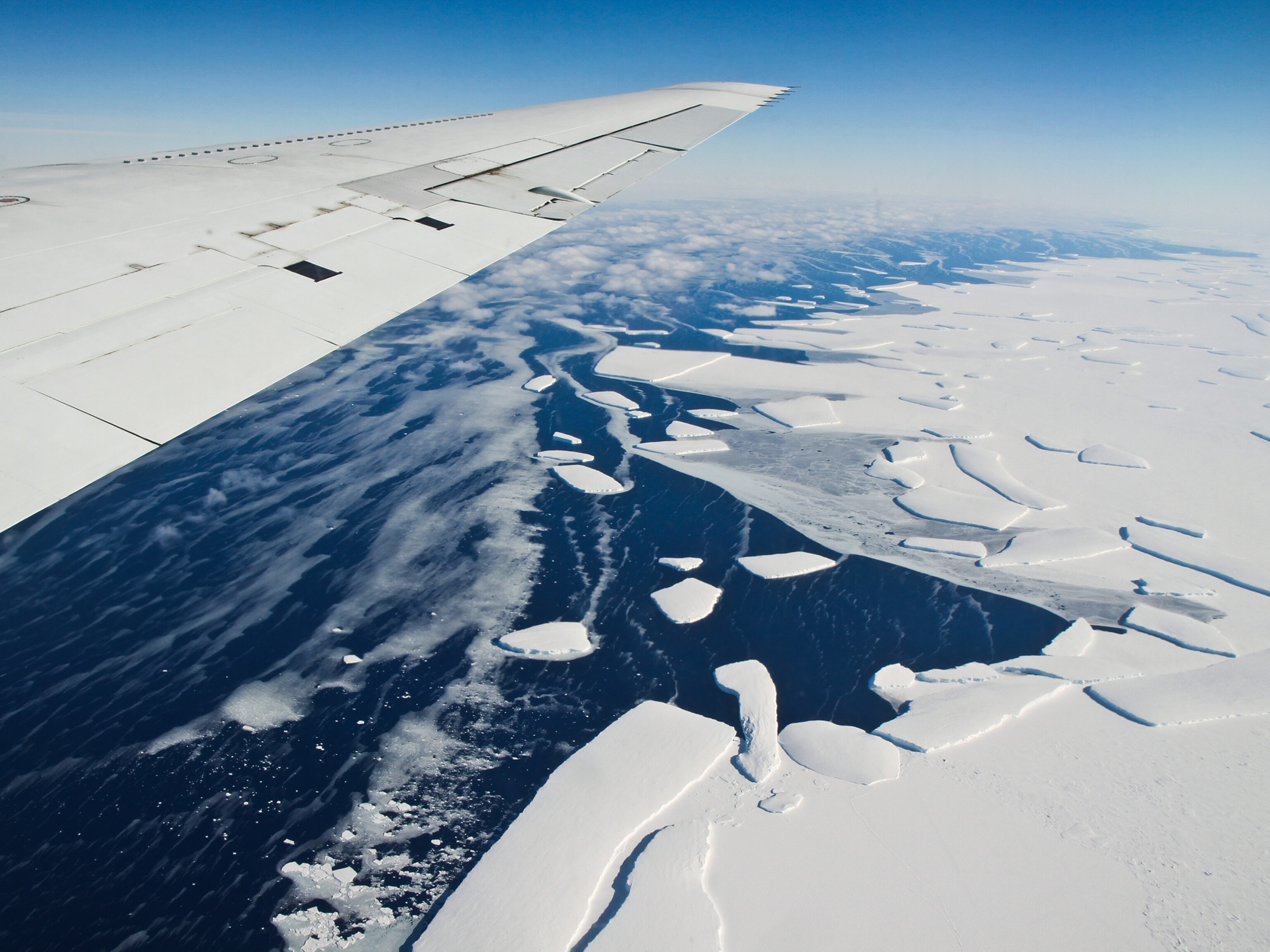 Photo showing the calving front of an ice shelf in West Antarctica.