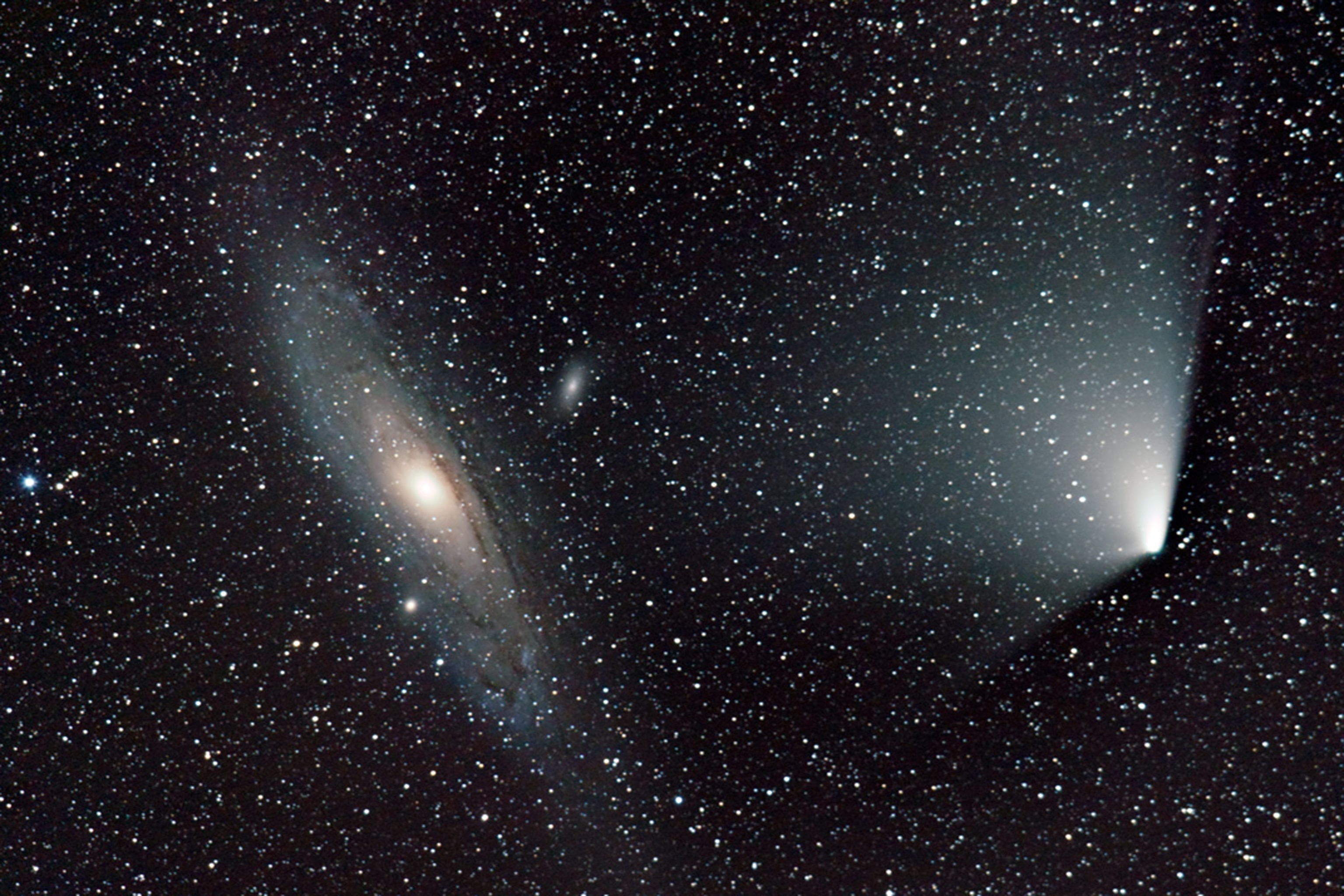 The PanSTARRS comet meets the M31 galaxy.