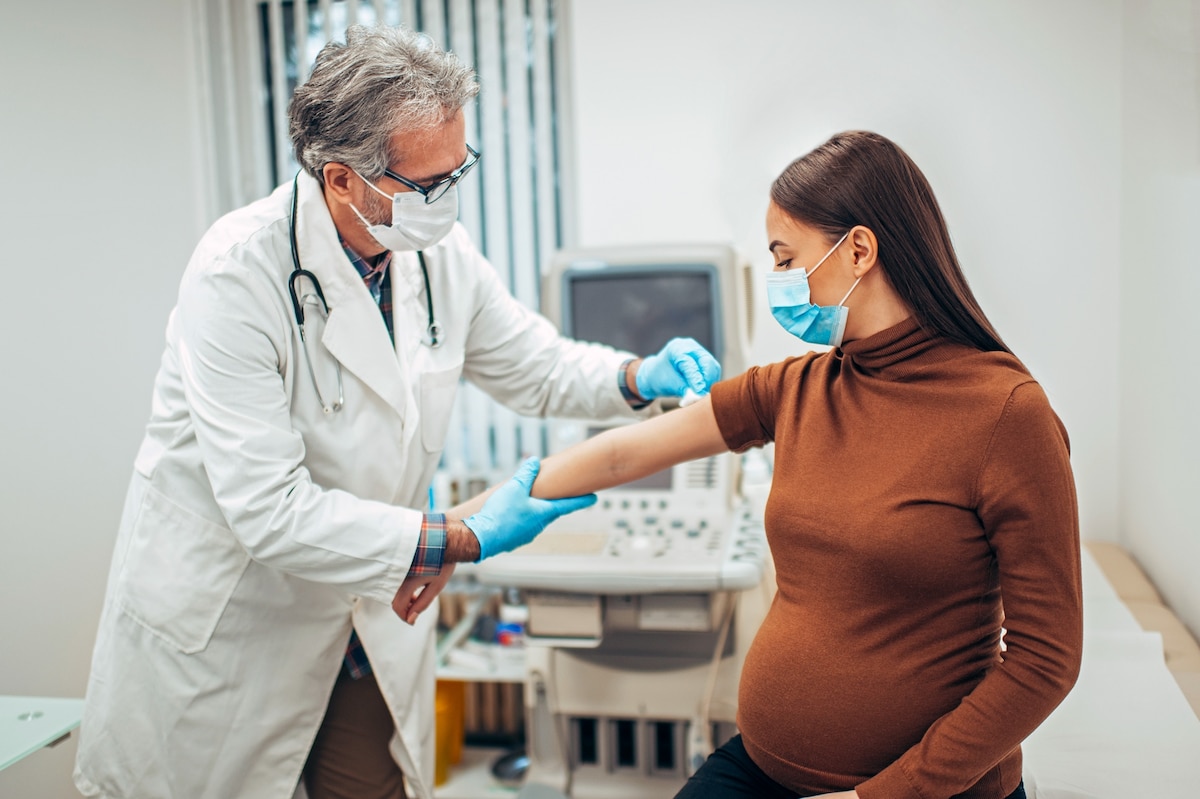 Do I need to get the COVID-19 vaccine during pregnancy? This is what the experts say.