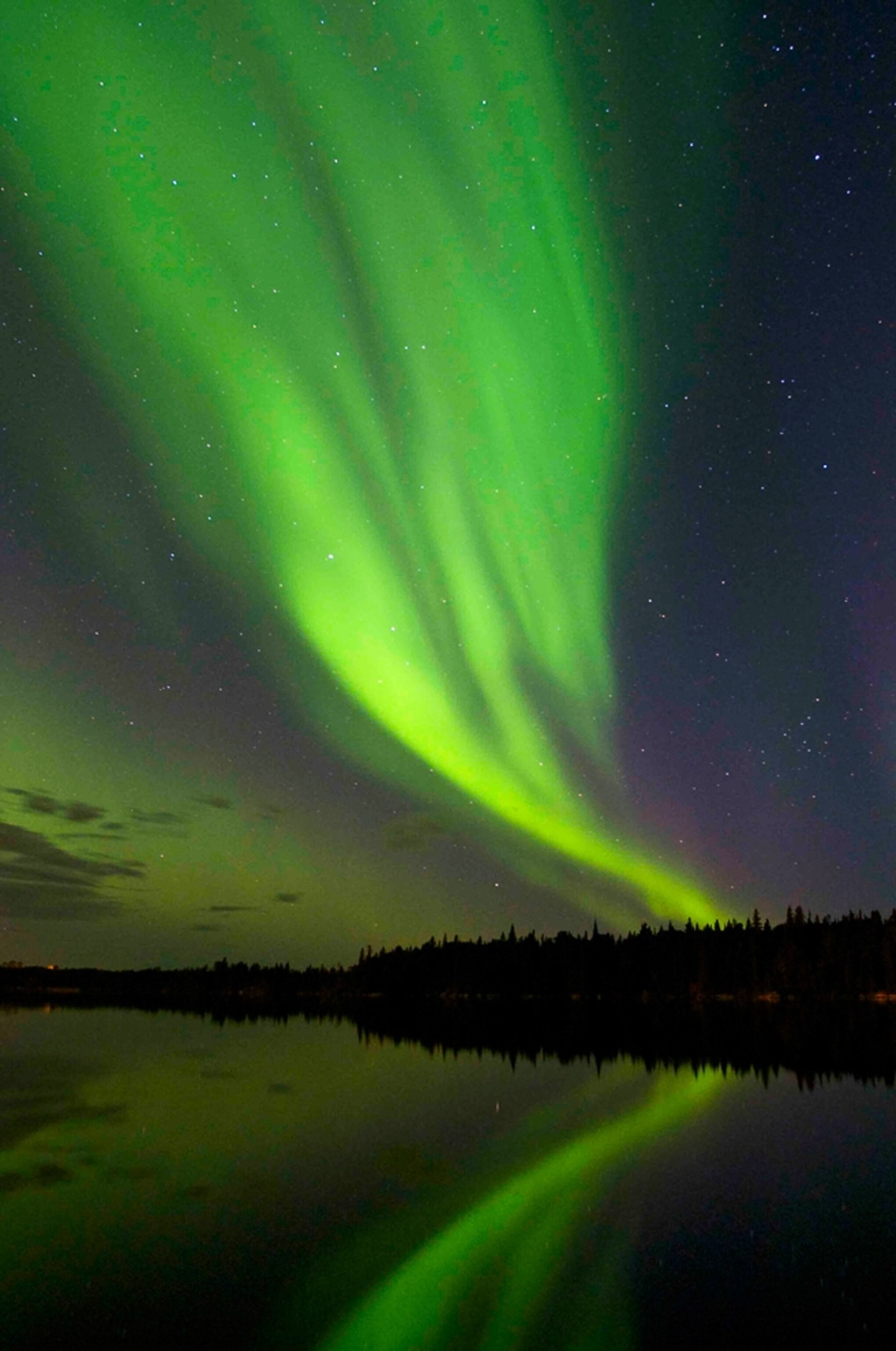 Aurora picture: northern lights over Canada