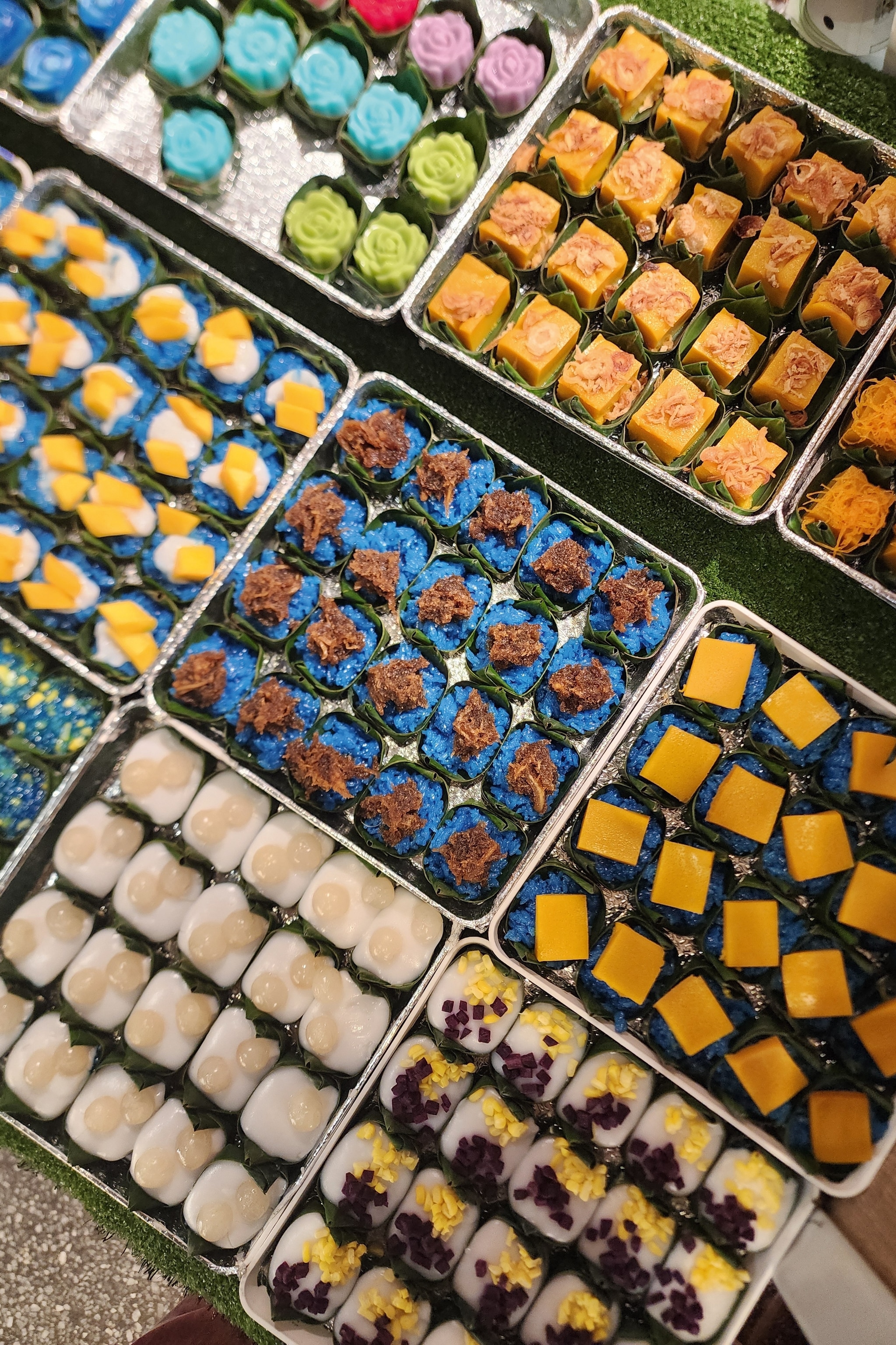 Display of Thai desserts