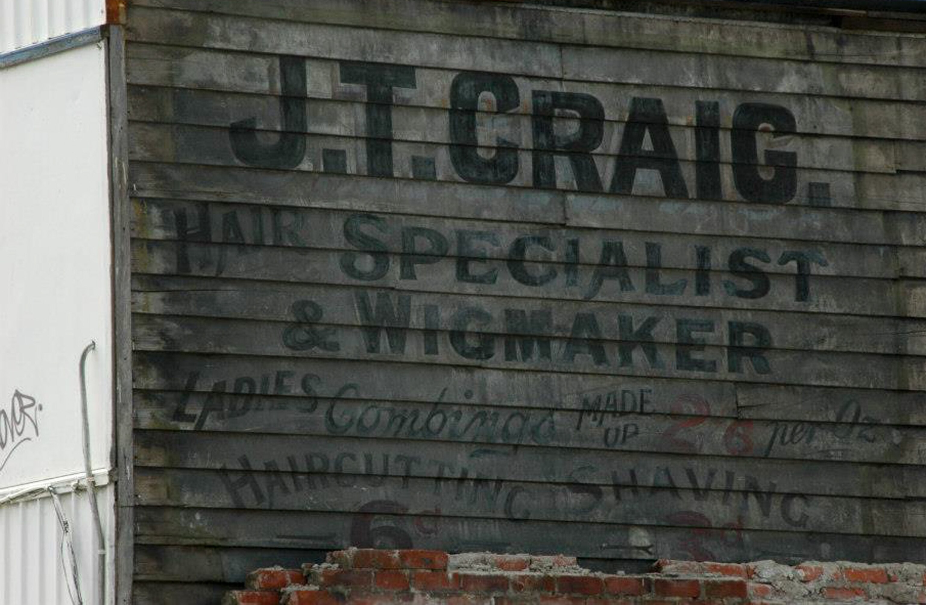 Christchurch earthquake - Recovered store advertisement