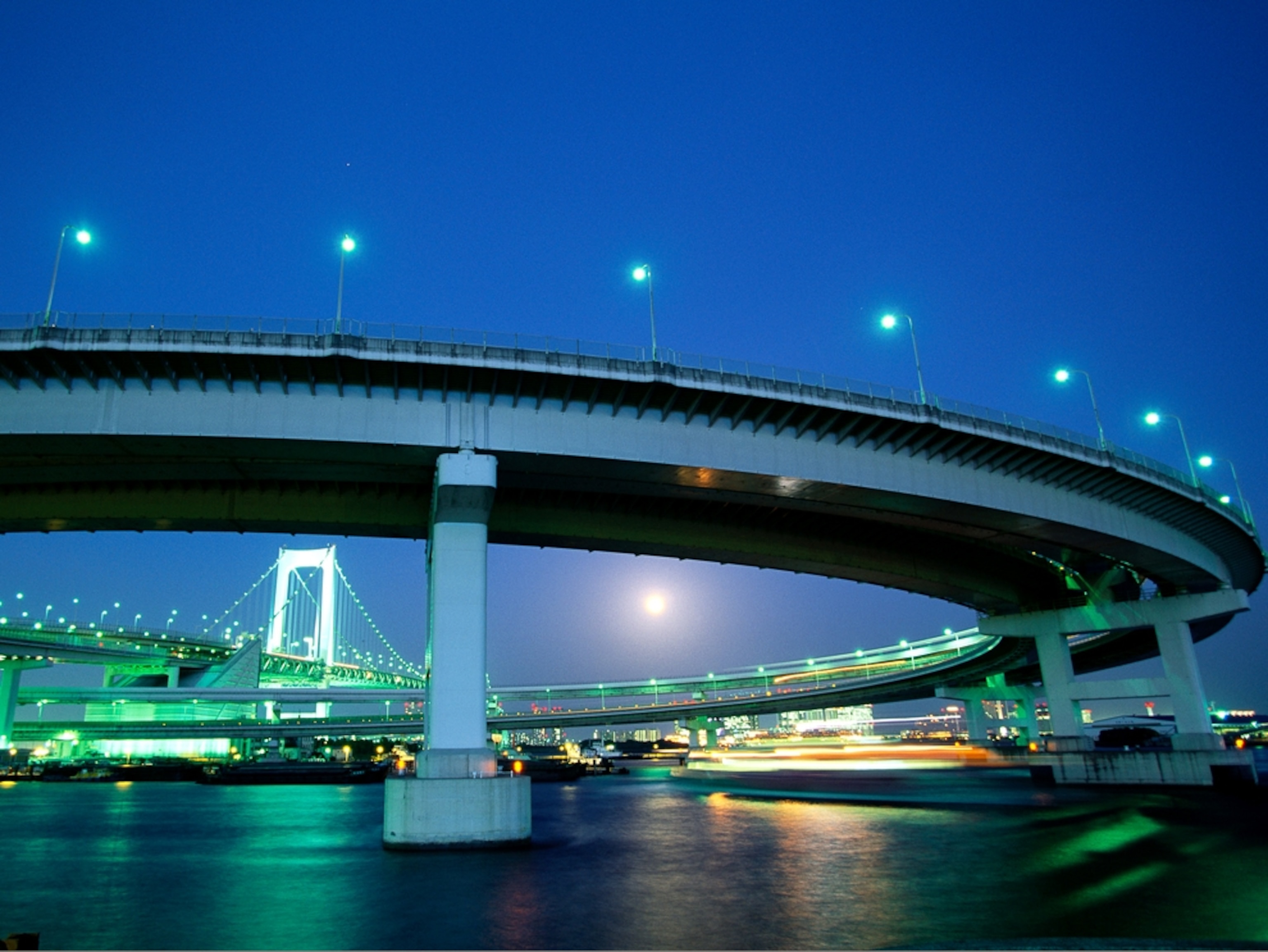 Rainbow Bridge links Odaiba and Tokyo