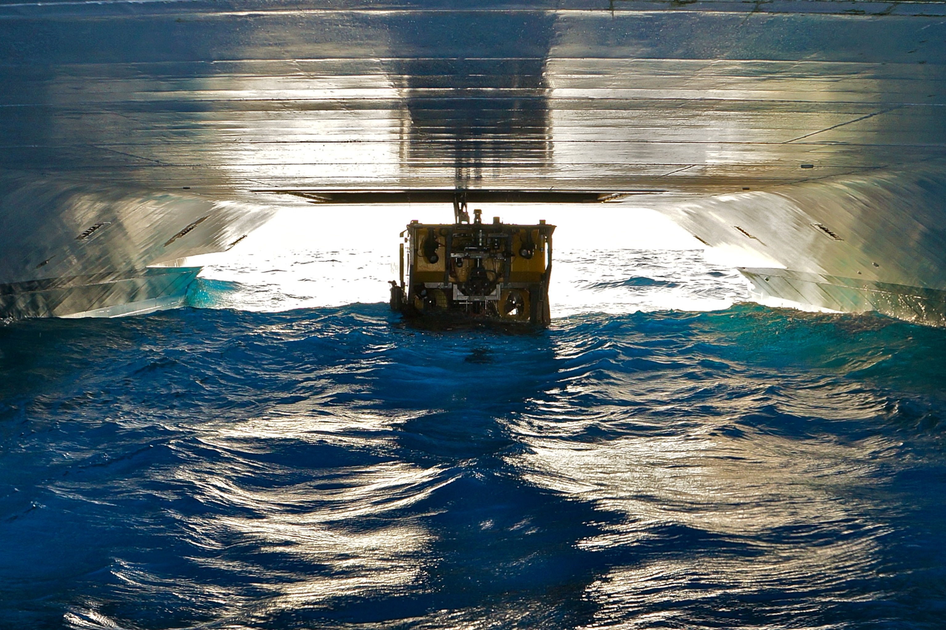 Robot picture: an ROV being recovered by a research ship