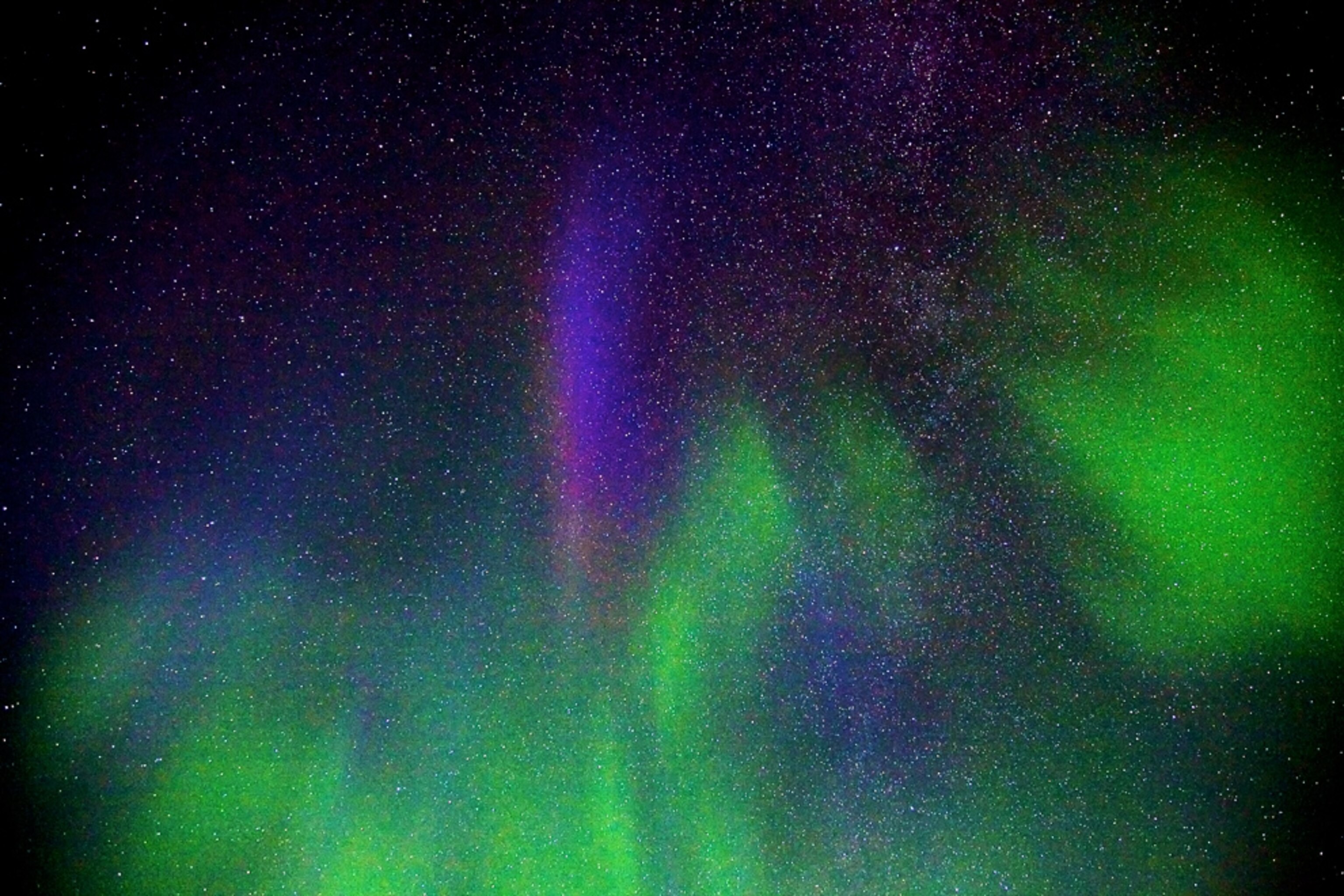 Aurora picture: northern lights over Canada