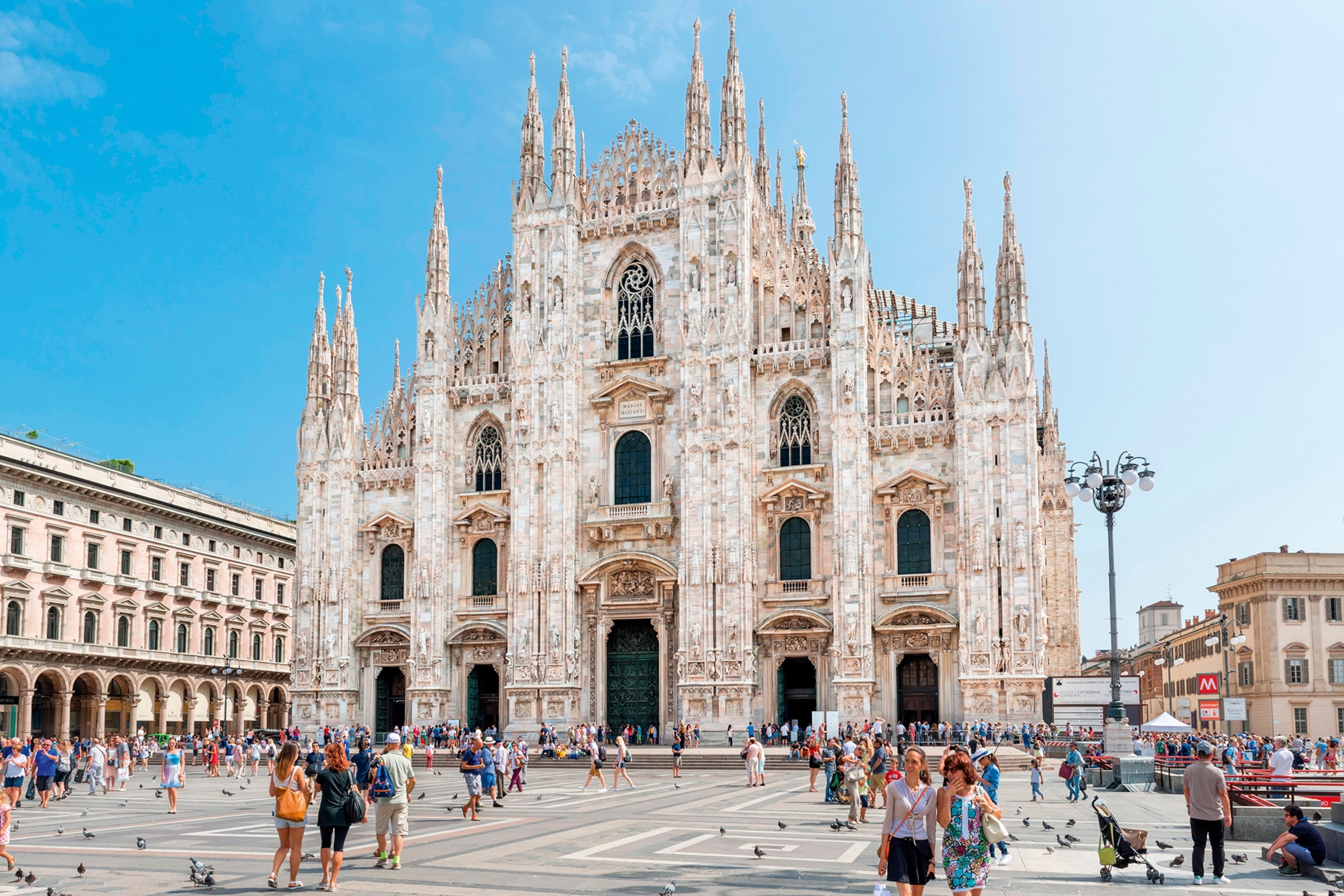 Milan's gothic cathedral in the centre of a busy plaza.