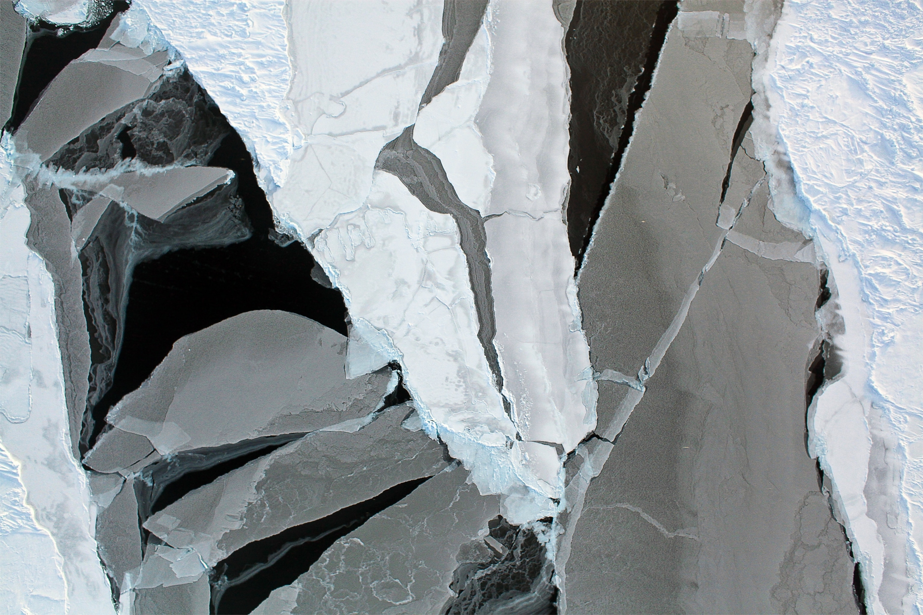 Picture - melting Arctic sea ice from Operation IceBridge aerial survey