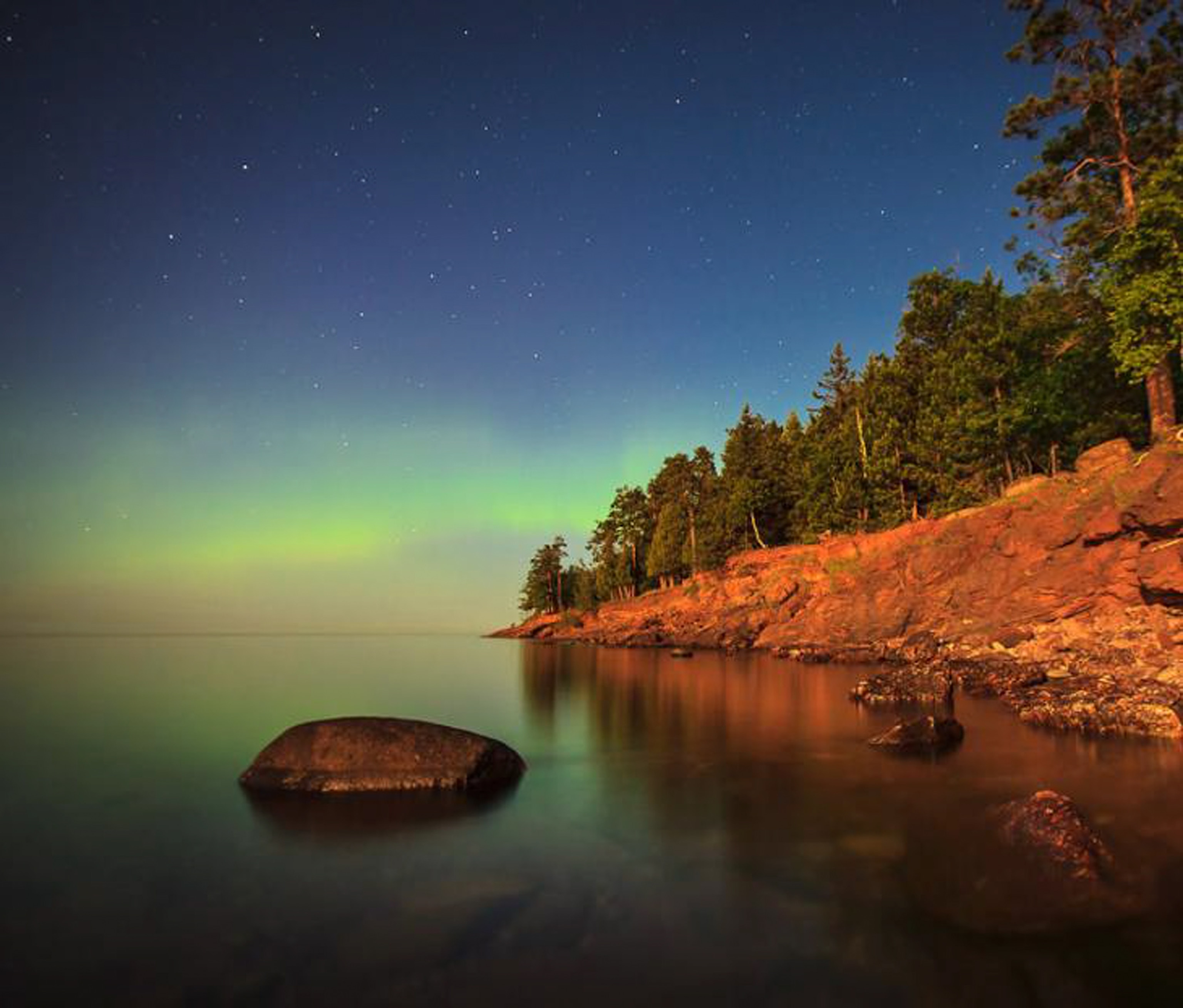 aurora picture: Lake Superior northern lights