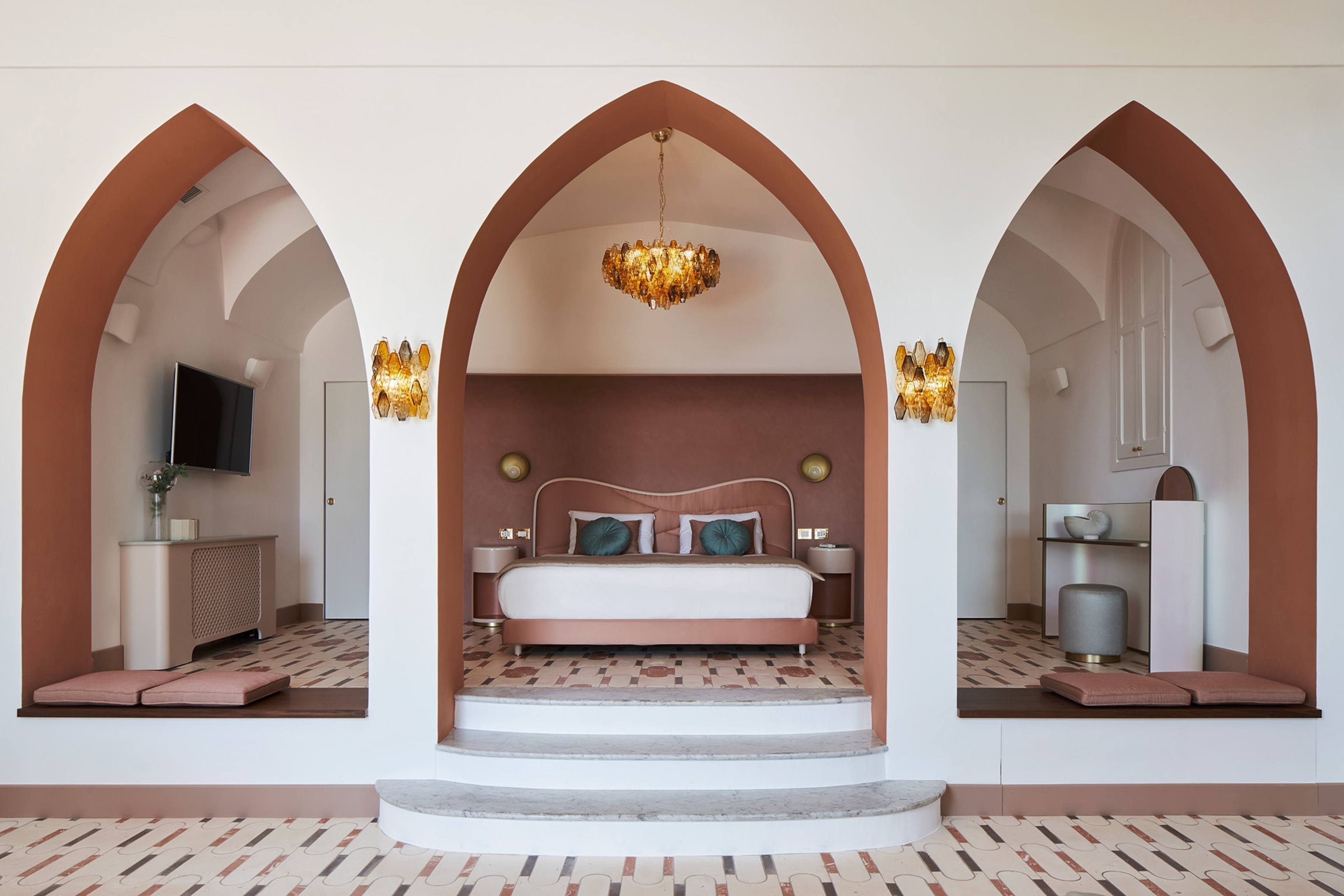 White and pink cloisters arch over a bed of the same colours.