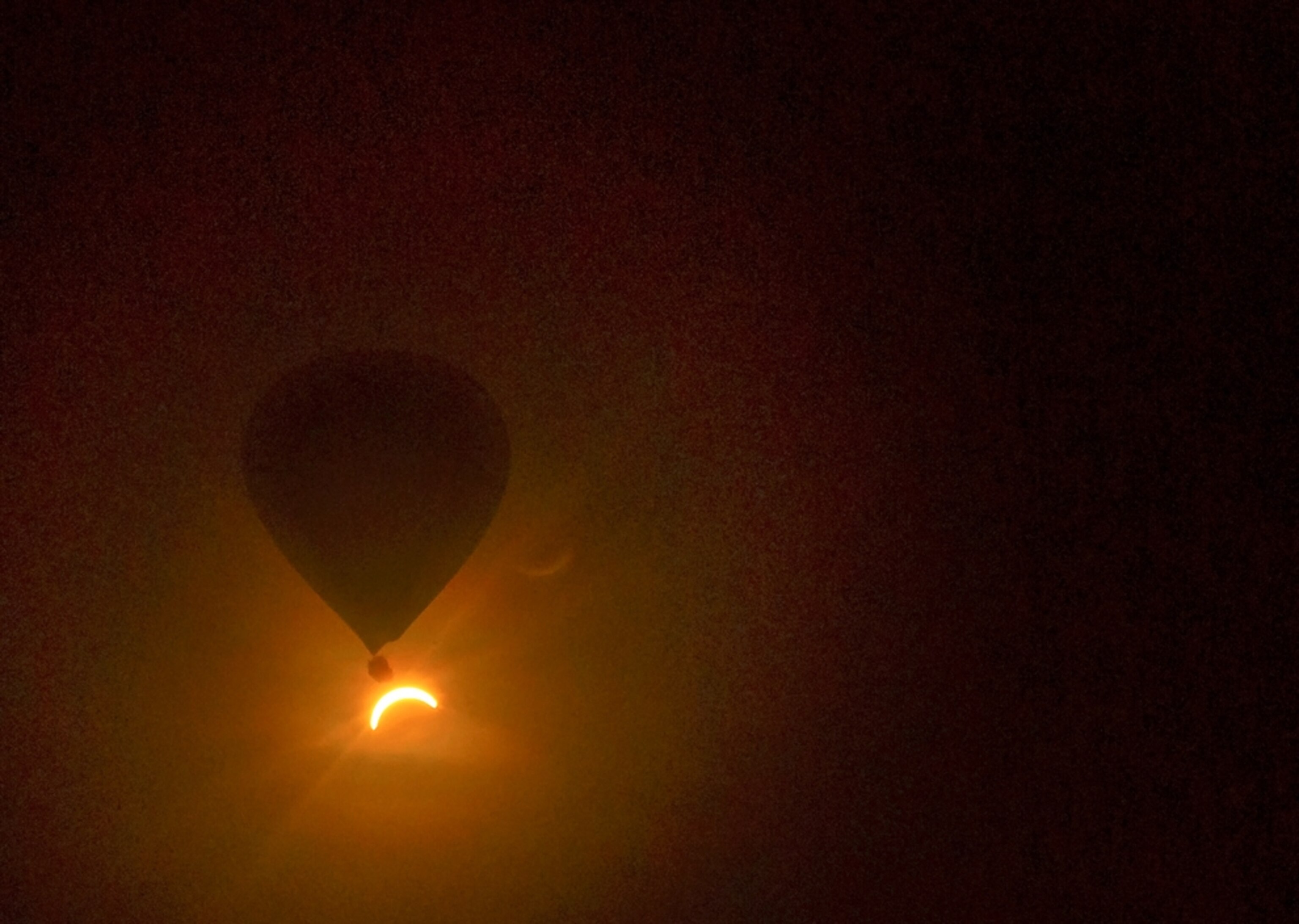 hot-air balloon carrying eclipse-watchers