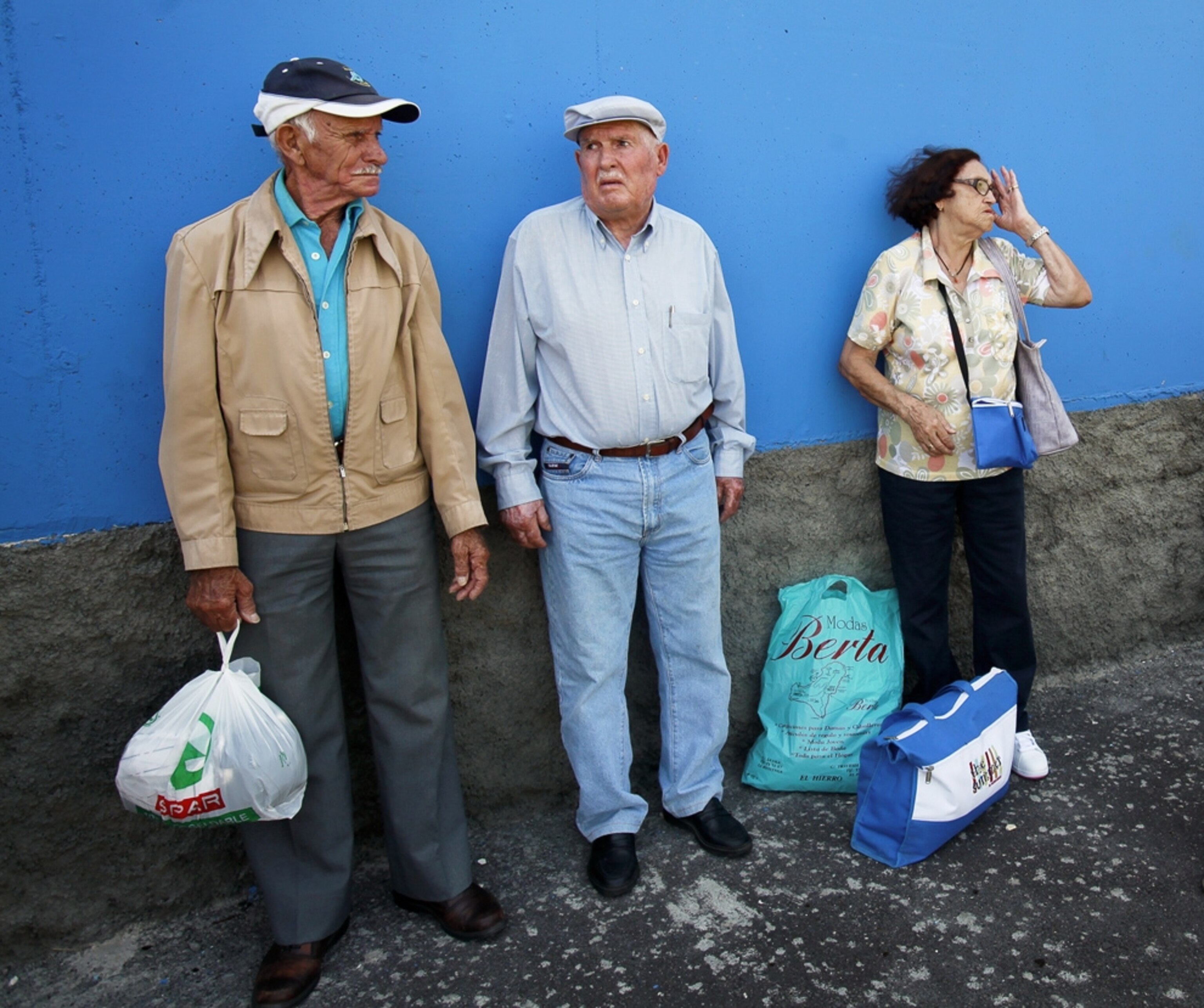 Volcano picture: Canary Islands evacuees, threatened by underwater eruption