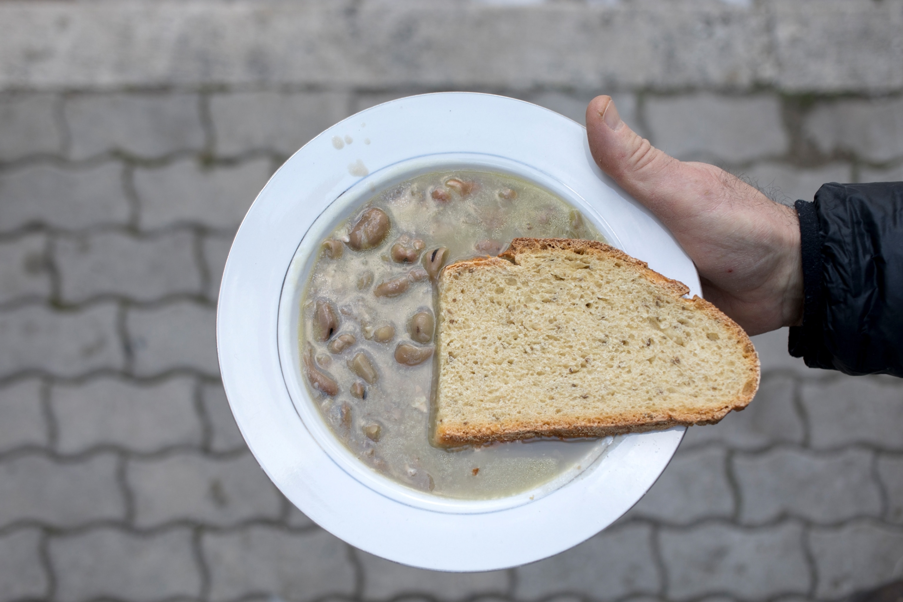 A plate of “Favata” with “Panetta,” the typical Panarda bread.