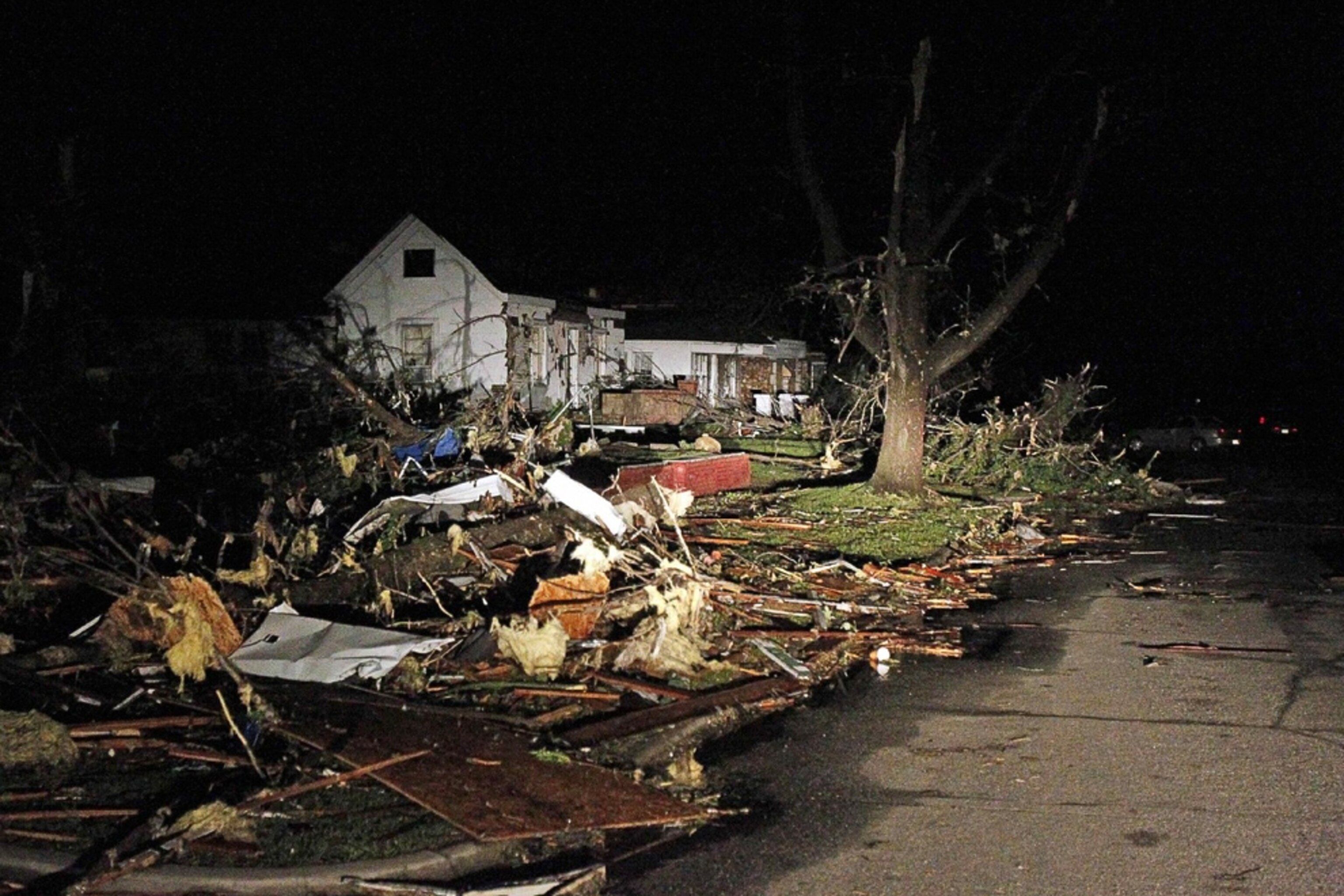 Joplin, Missouri, Tornado Pictures: "WWII" Devastation