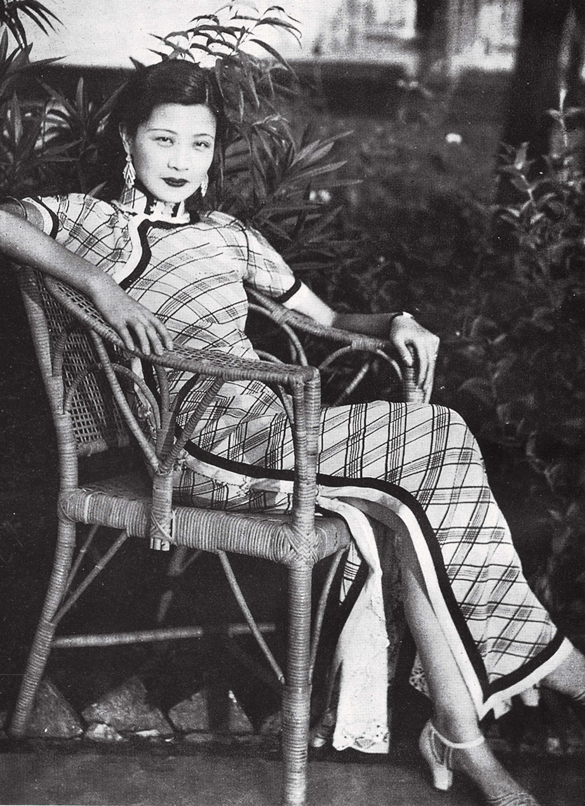 Portrait photo of legendary actress of the time, Ruan Lingyu.