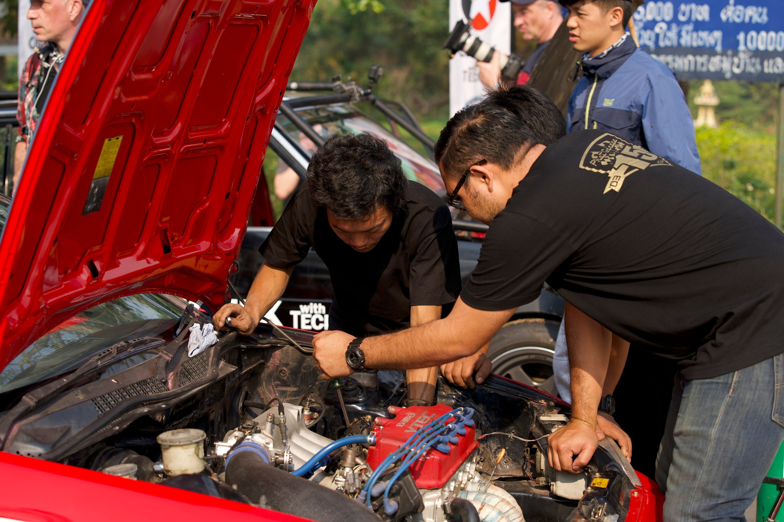 crew at the record setting attempt for fastest ascent of Doi Chang mountain.