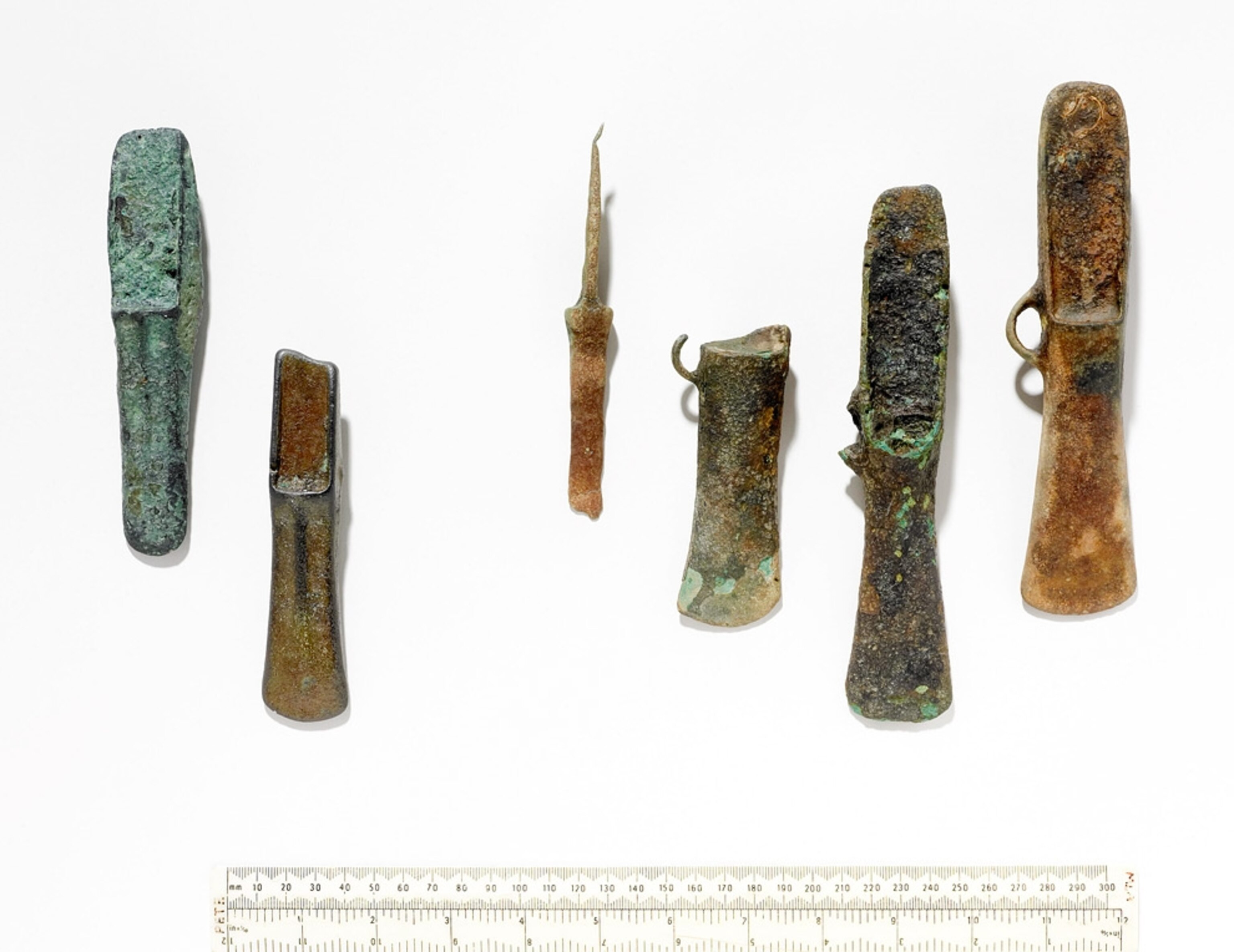 Bronze Age axheads found at shipwreck site off Salcombe, Britain