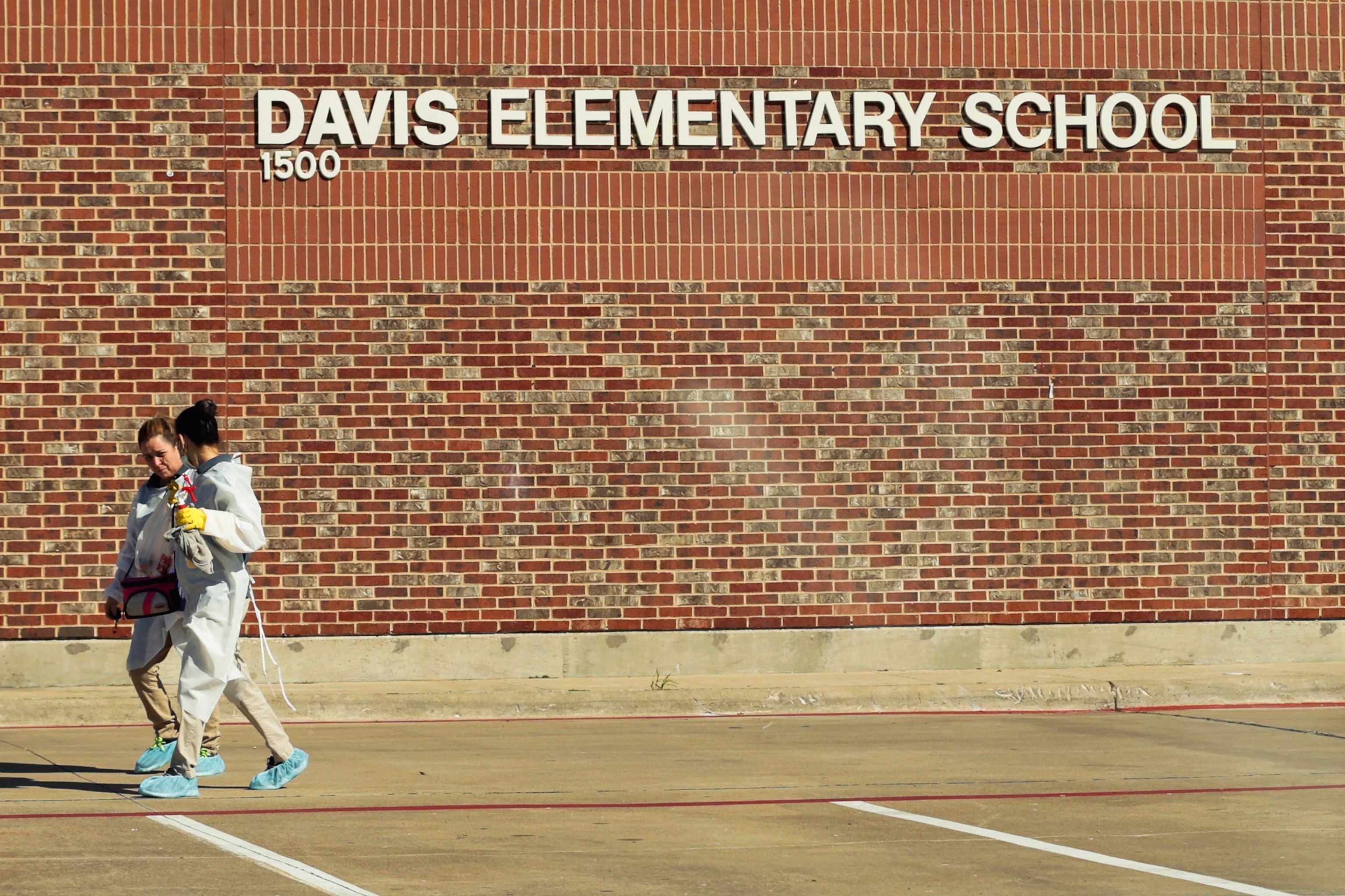 health workers taping the door of healthcare worker in Dallas.